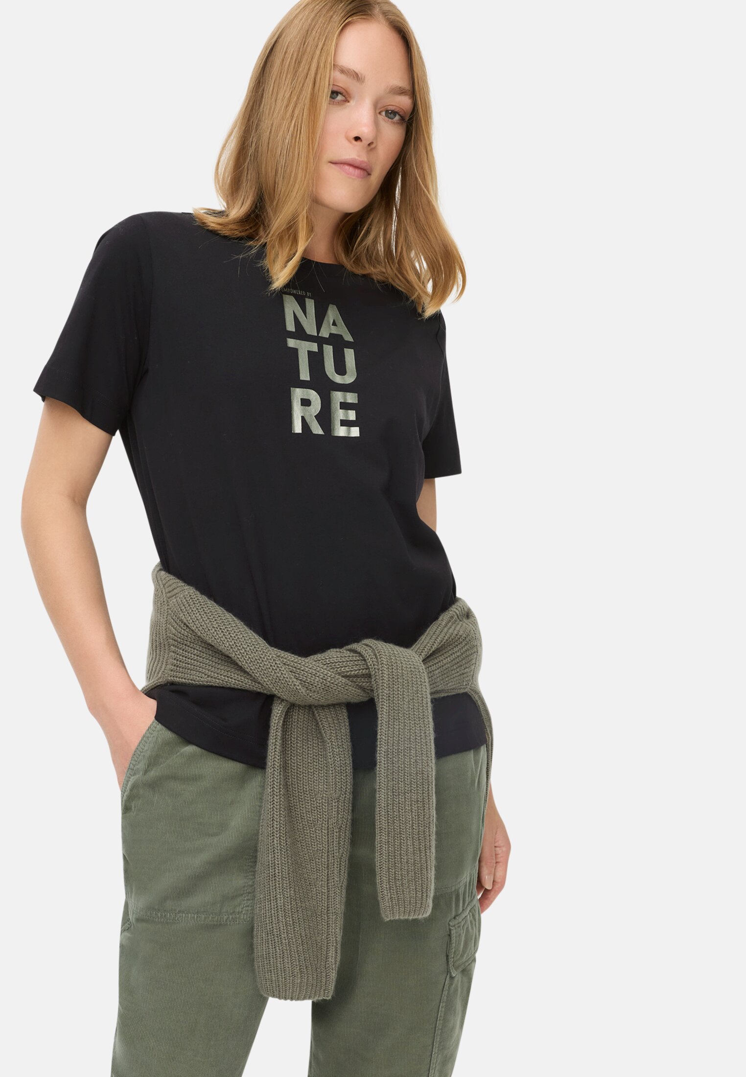 Damen T-Shirt aus reiner Baumwolle Kaviar getragen emotional