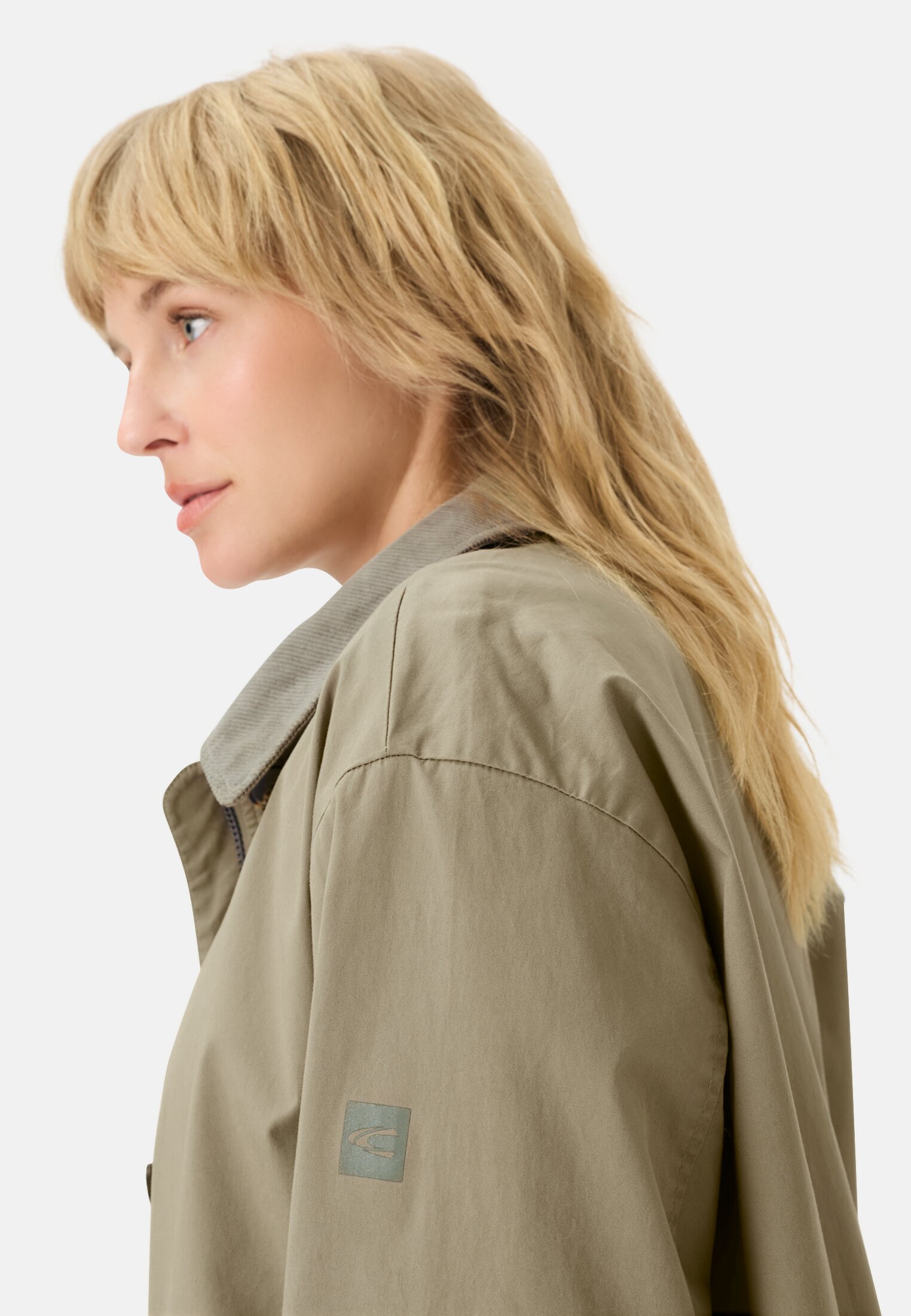 Damen Mantel mit Cordkragen Salbei getragen detailliert nah