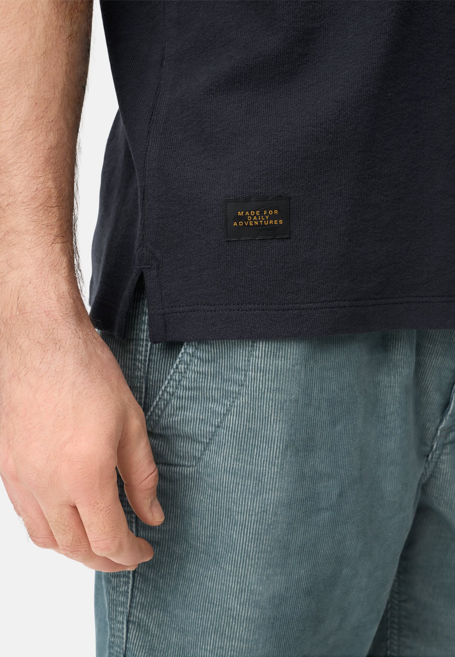 Men Polo shirt made of pure cotton Dark Blue worn detail close