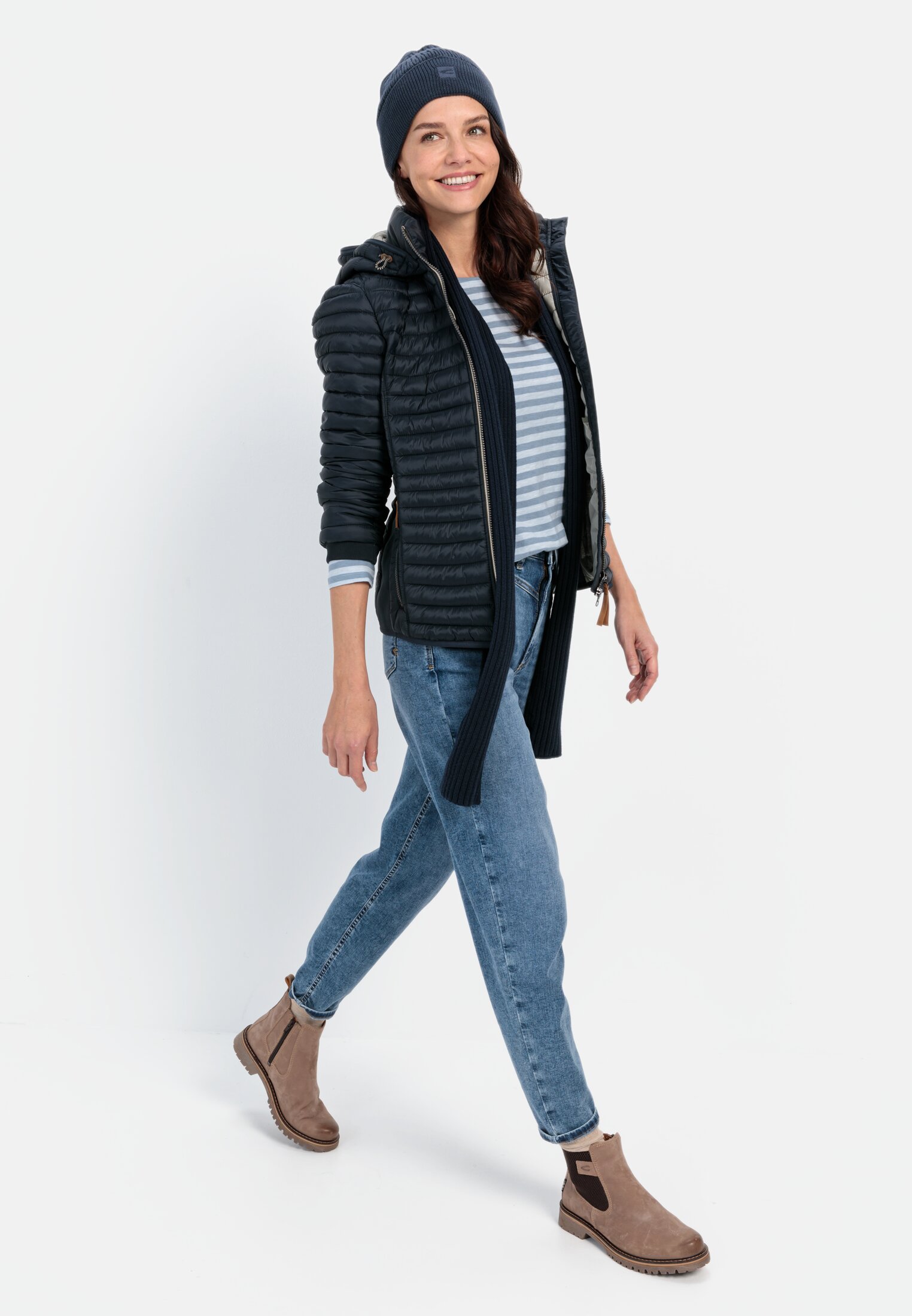 Women Lightweight quilted jacket made from recycled polyamide Dark Blue worn emotional