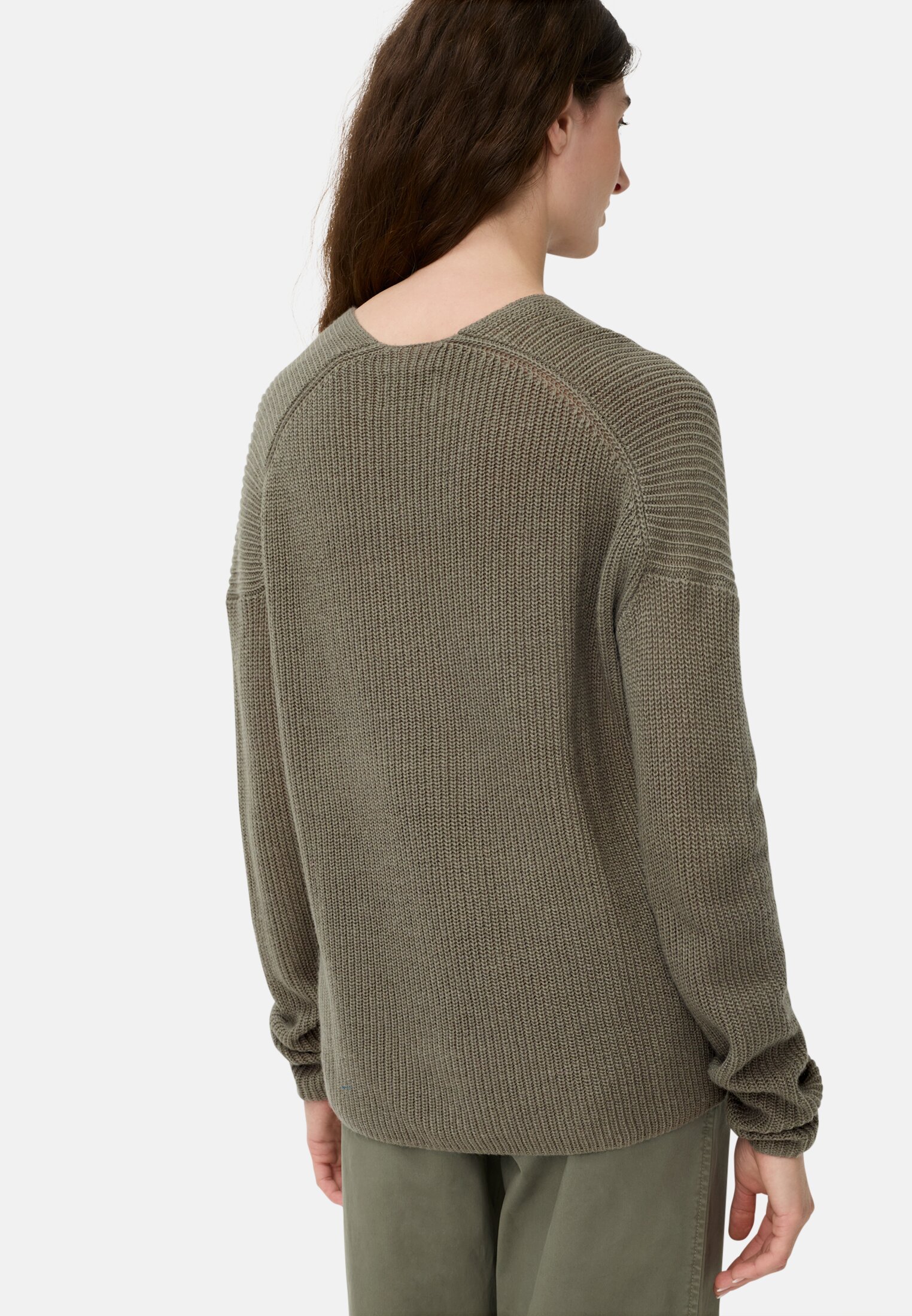 Damen Strickpullover mit V-Ausschnitt Graugrün getragen hinten