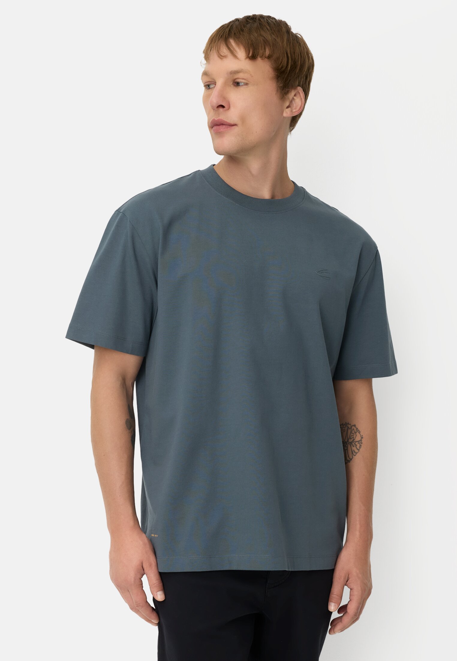 Heren T-shirt met rugprint in relaxed fit Inktblauw gedragen voor
