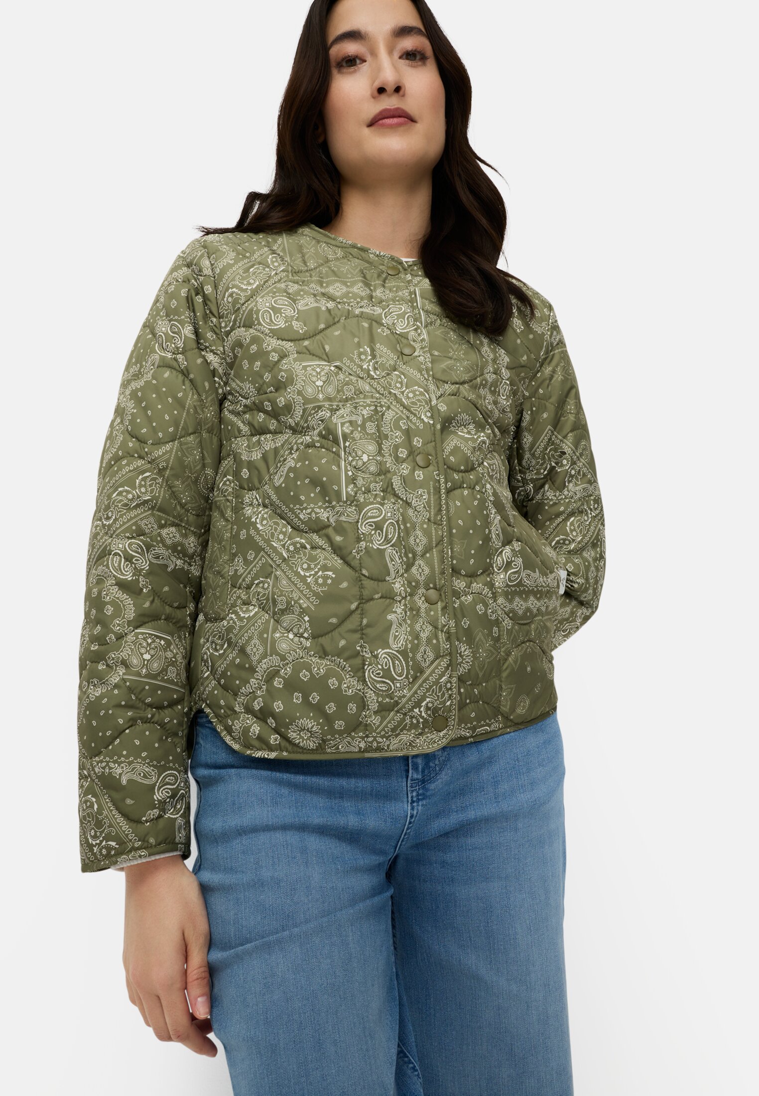 Damen Blouson mit Druckknopfleiste Khaki getragen emotional