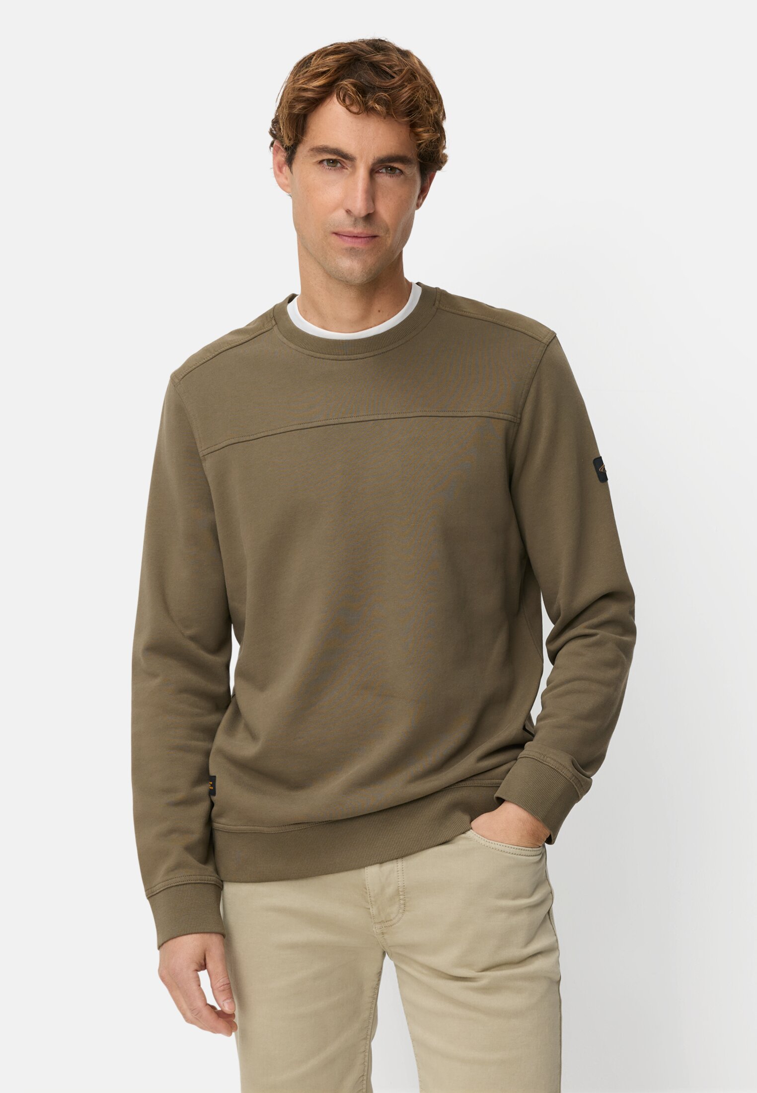 Herren Pullover aus reiner Baumwolle Olivgrün getragen vorn