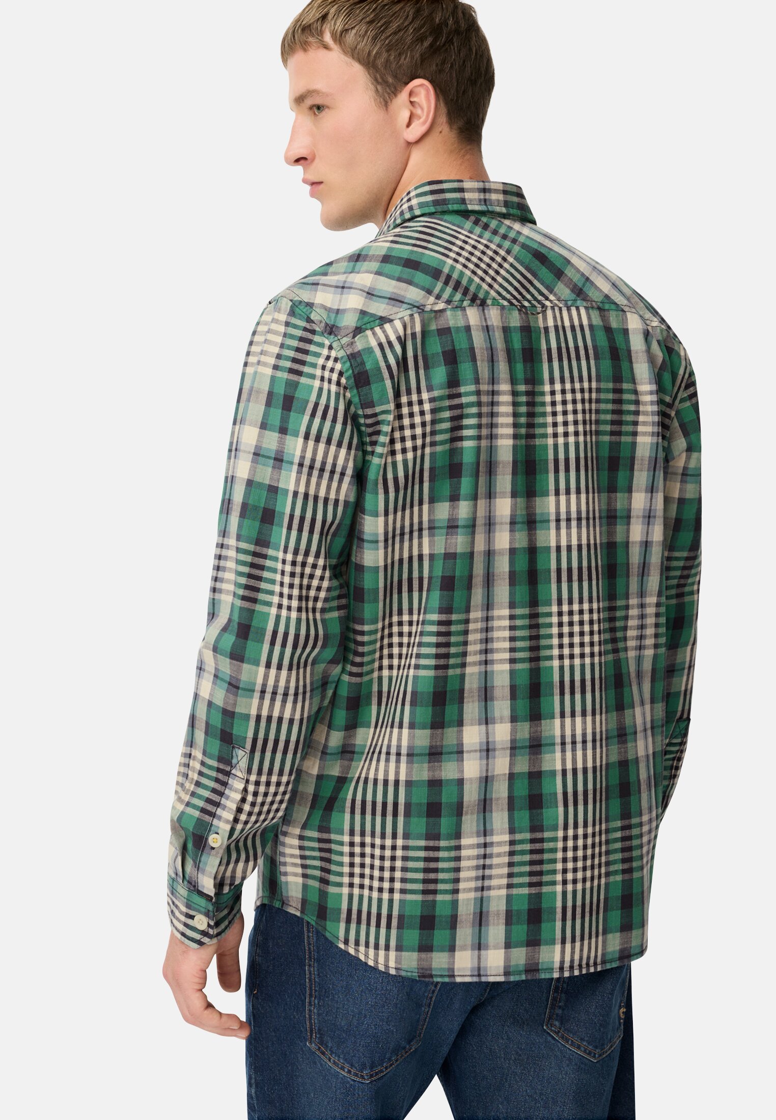 Men Long-sleeved shirt with Kent collar and chest pockets Fir green worn back