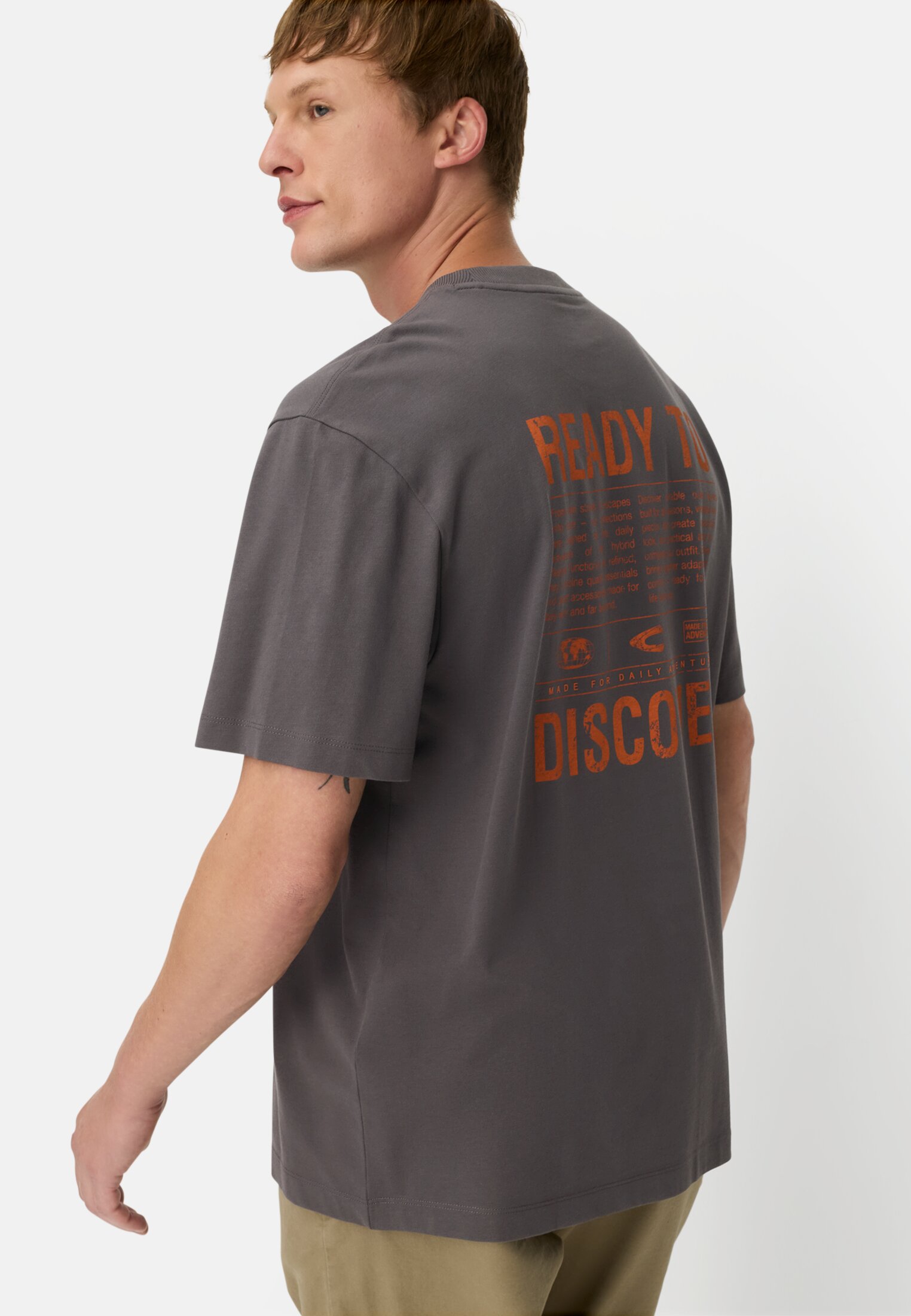 Heren T-shirt met rugprint in relaxed fit Grafietgrijs gedragen emotional