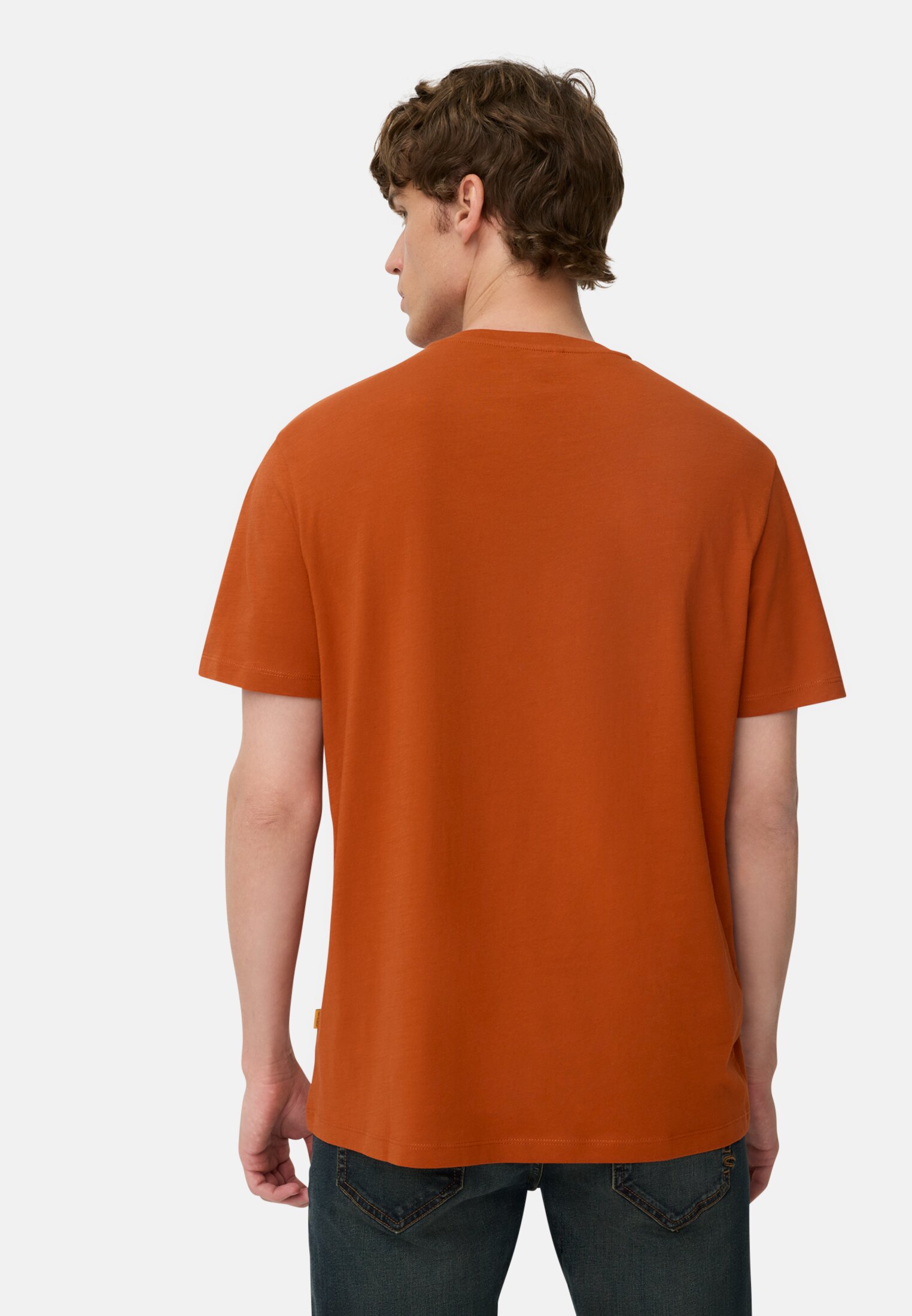 Herren T-Shirt aus reiner Baumwolle Rot getragen hinten