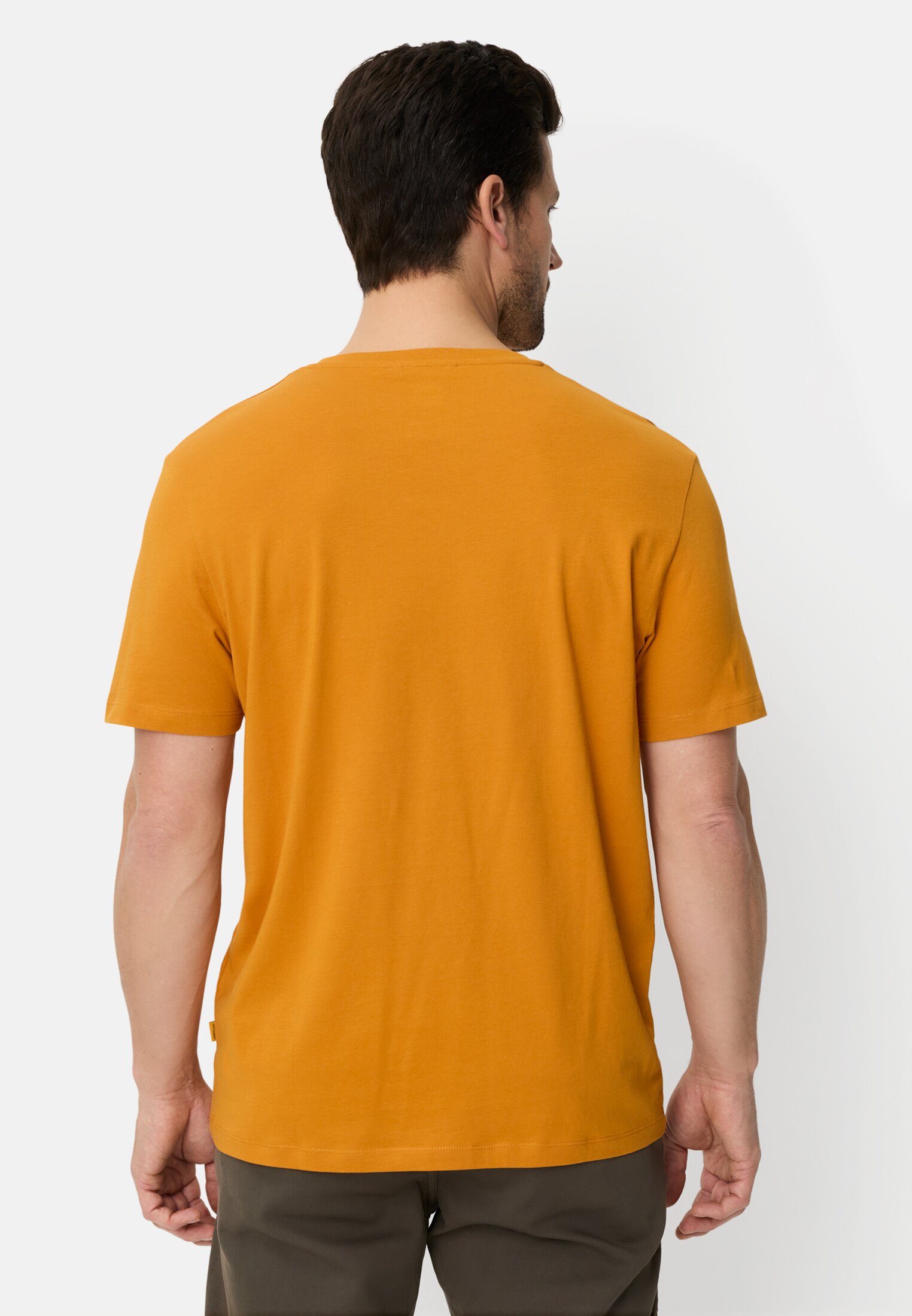 Herren T-Shirt aus reiner Baumwolle Orange getragen hinten