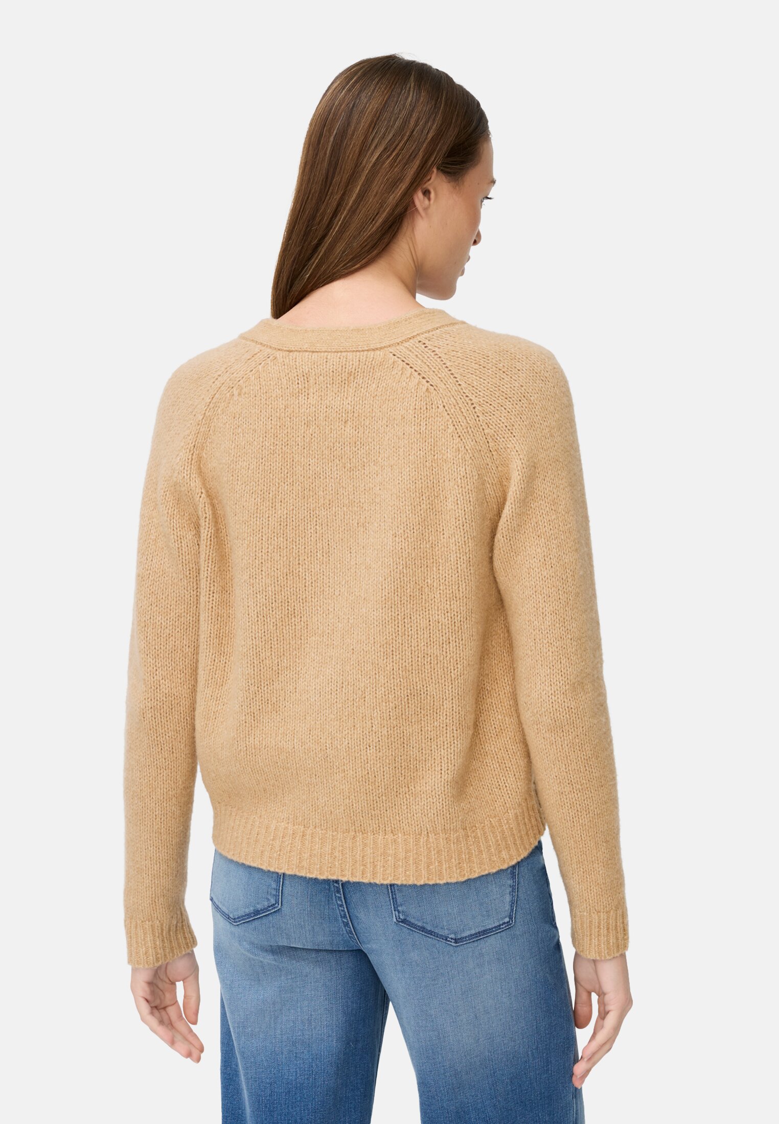 Damen Strickjacke mit Raglanärmeln und Knopfverschluss Karamell getragen hinten