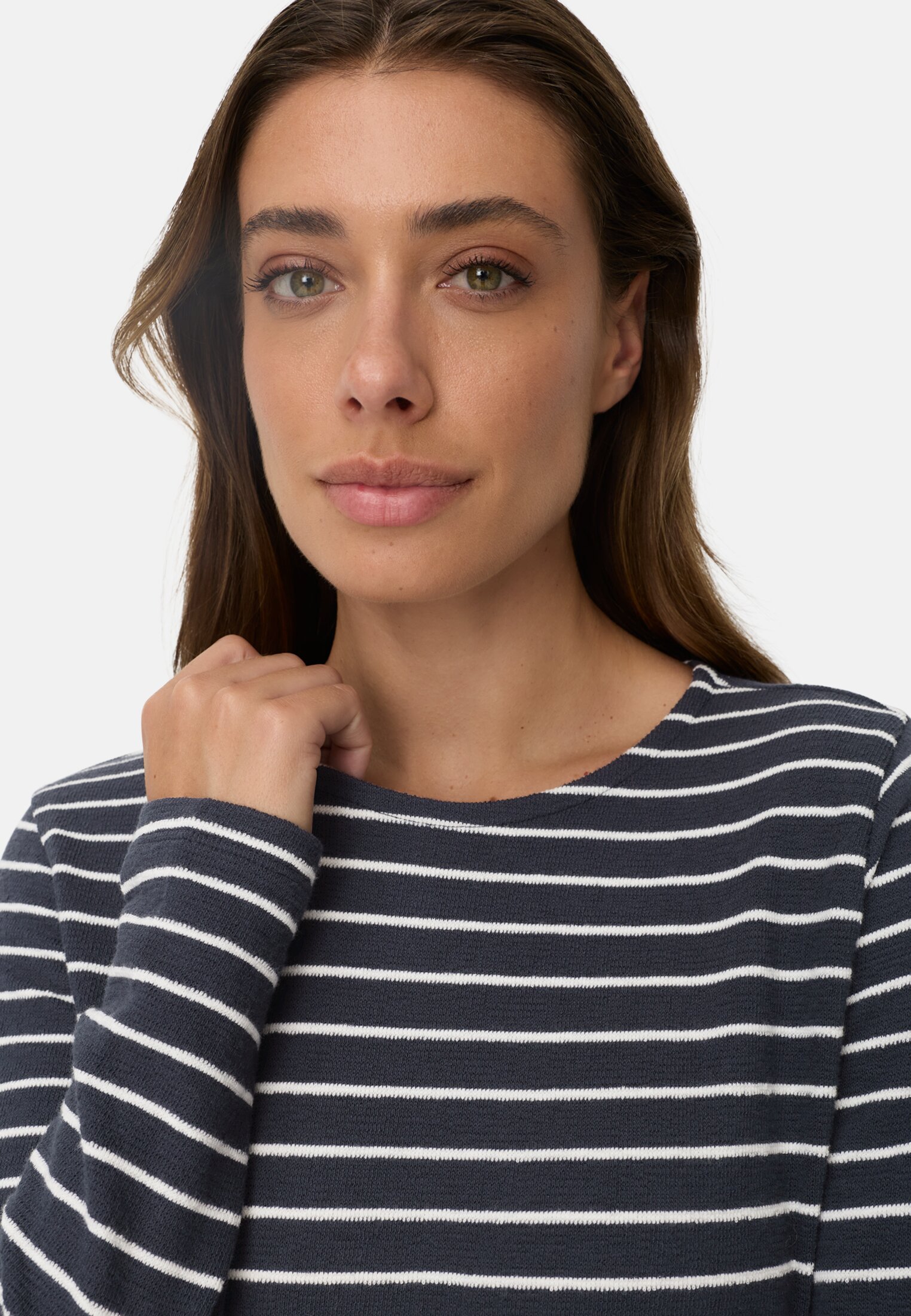 Women Jersey shirt with side slits Midnight blue worn detail close