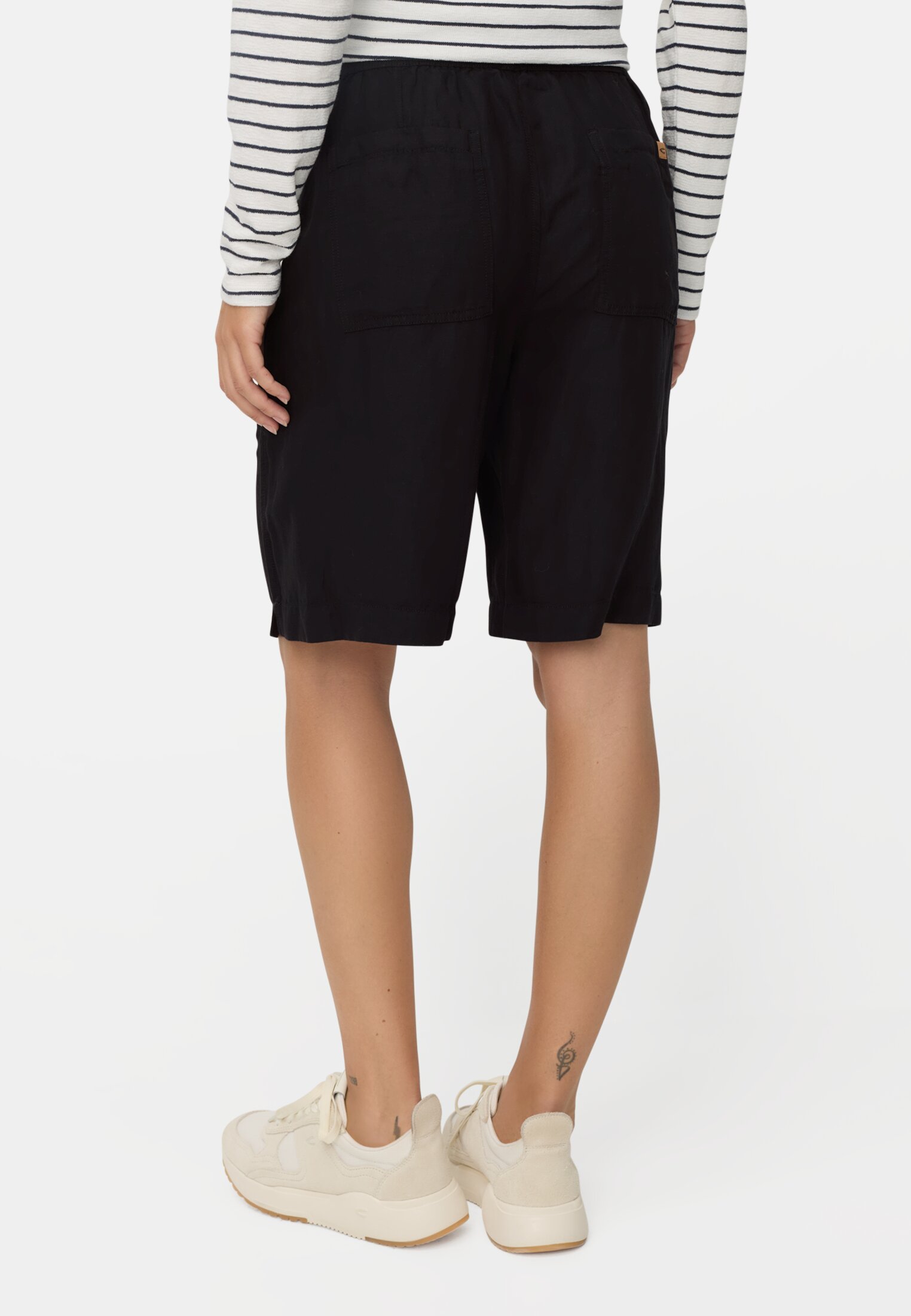 Damen Bermuda Shorts mit Tunnelzug Kaviar getragen hinten