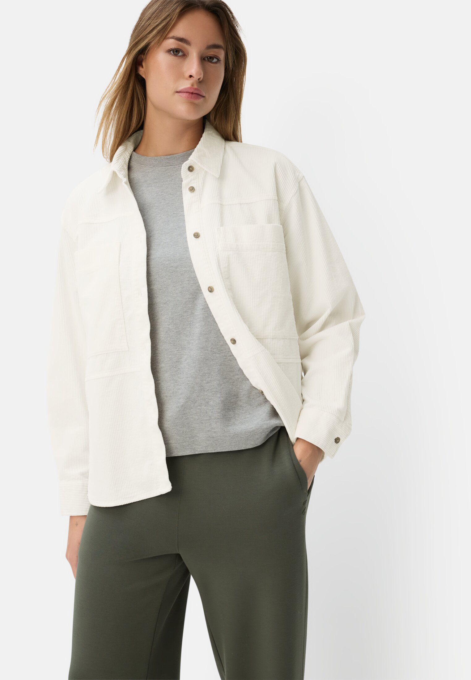 Damen Oversize-Bluse mit Hemdkragen Milchweiß getragen emotional
