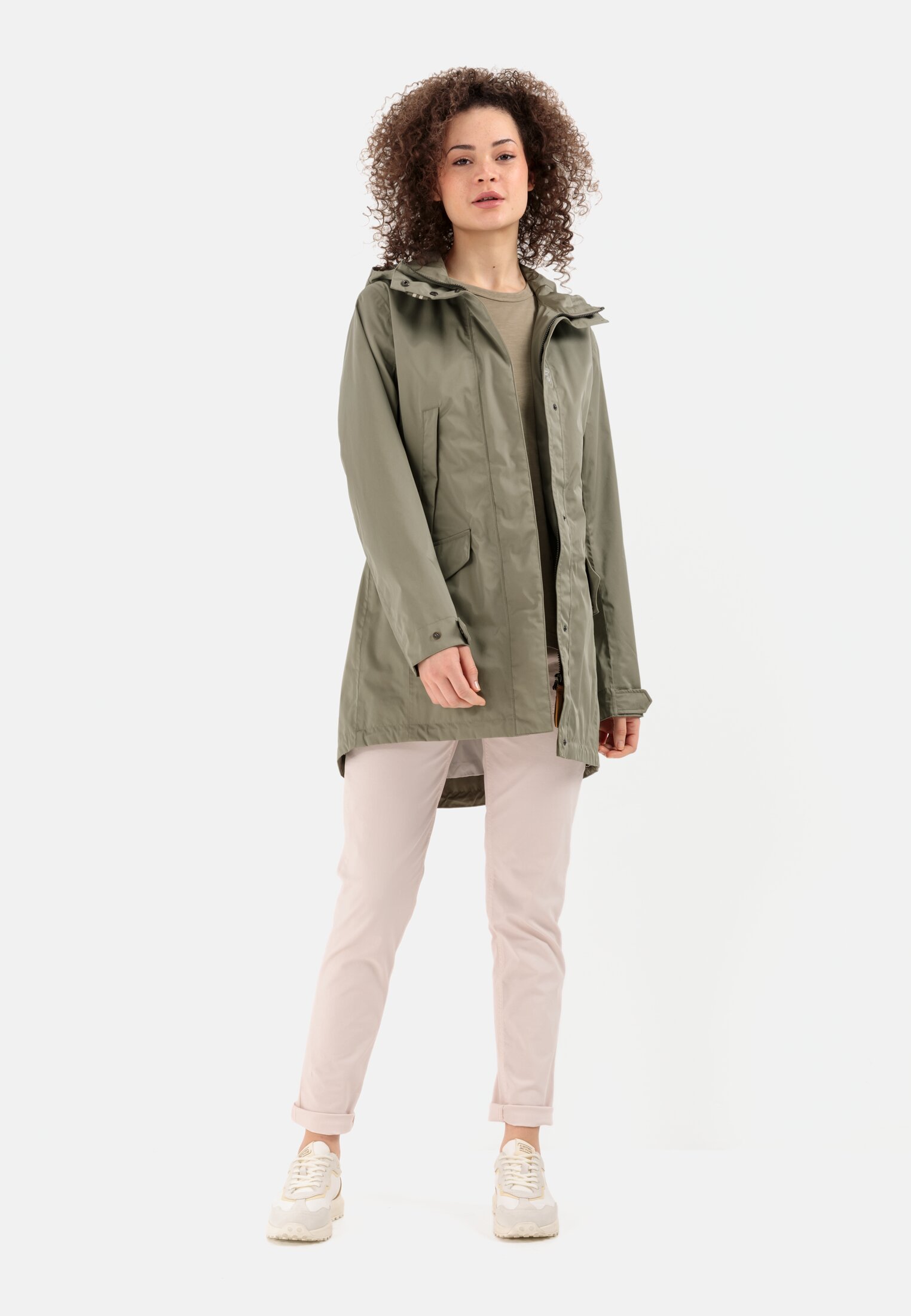 Damen teXXXactive® Funktionsparka aus einem organic Cotton Mix Khaki getragen vorne Ganzkörper