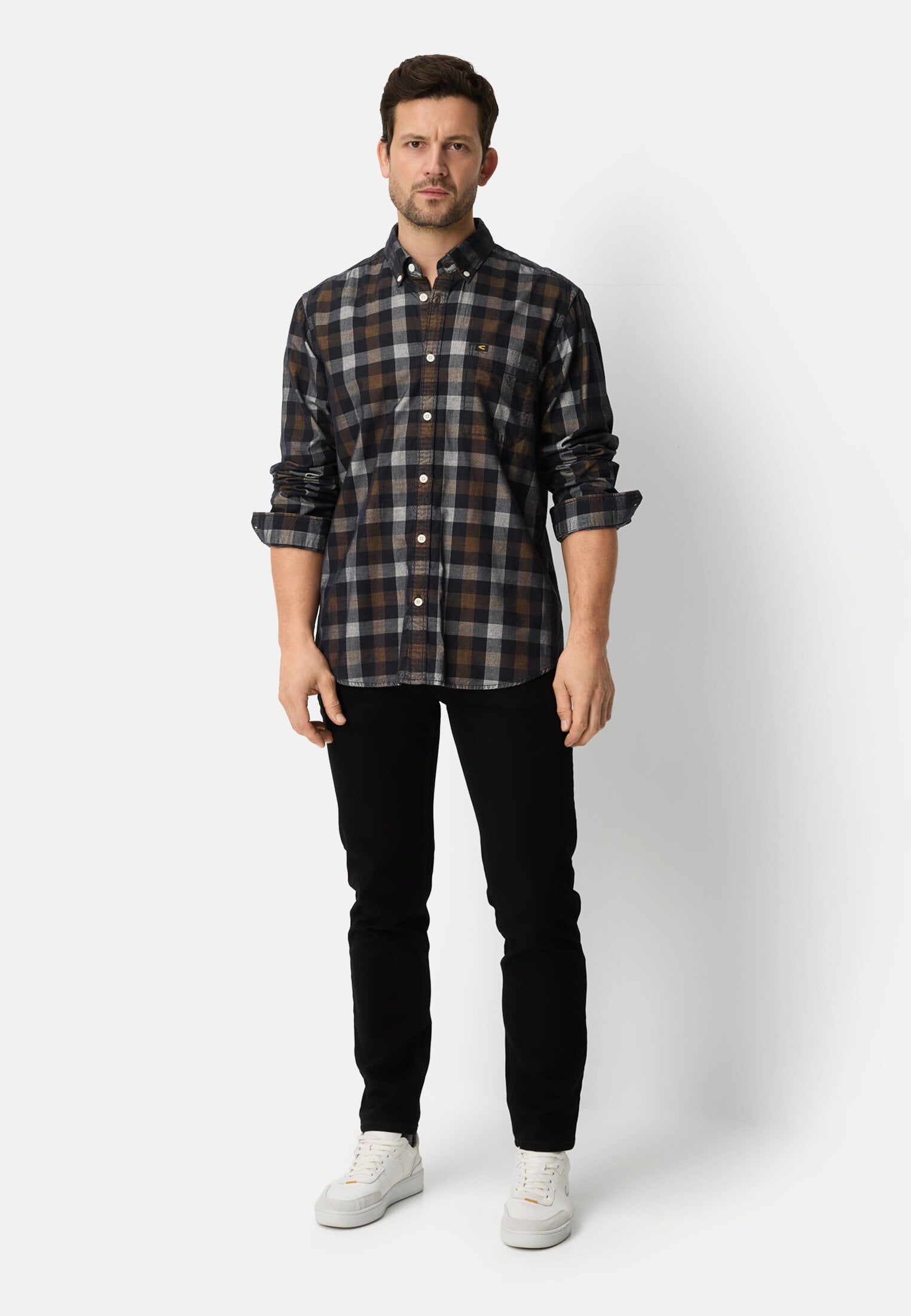 Heren Geruit overhemd met lange mouwen en borstzak Donkerbruin gedragen voor lichaam compleet 