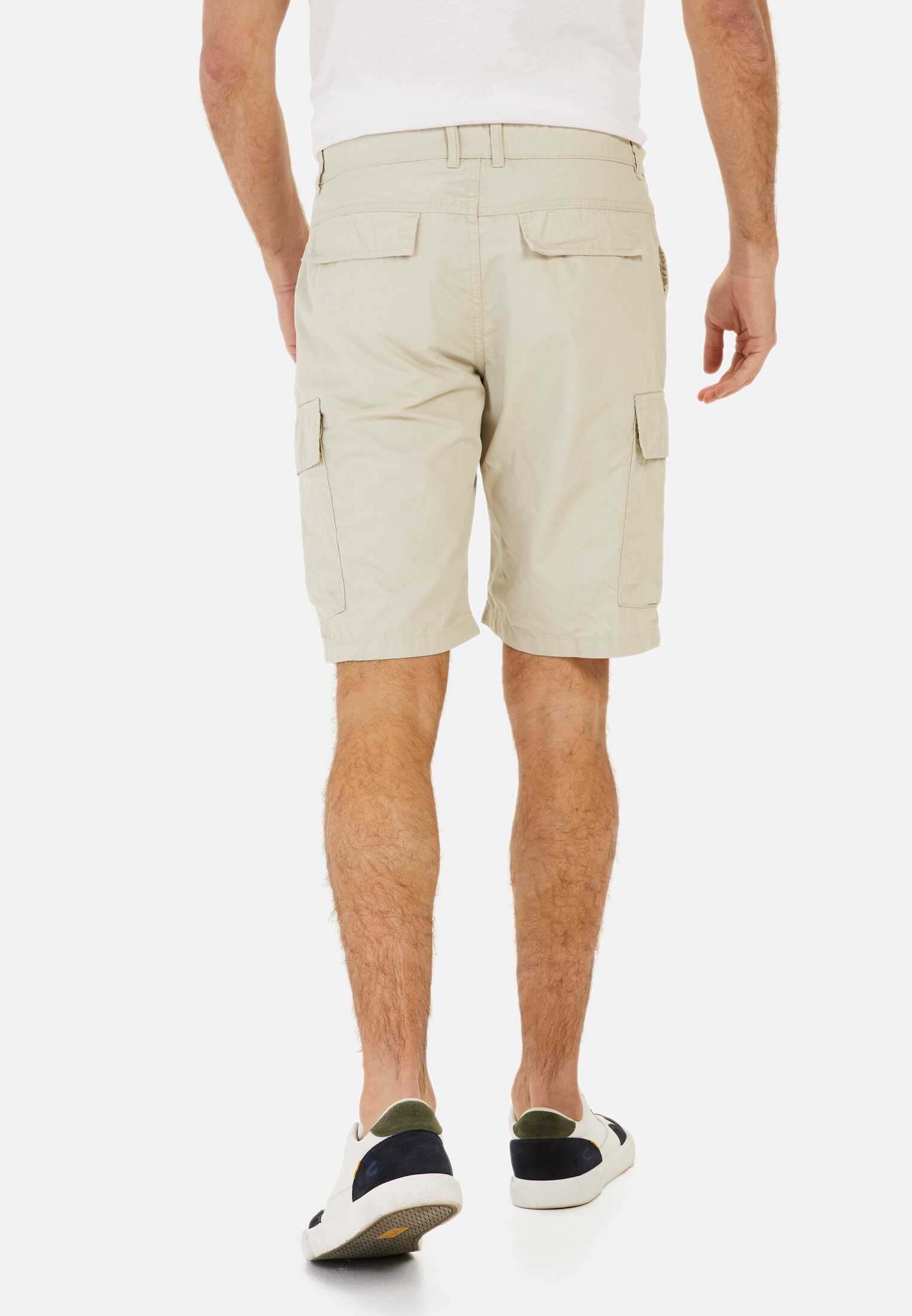 MI_96R57-5F50-16_M2-00 Herren Cargo Shorts Regular Fit Beige getragen hinten