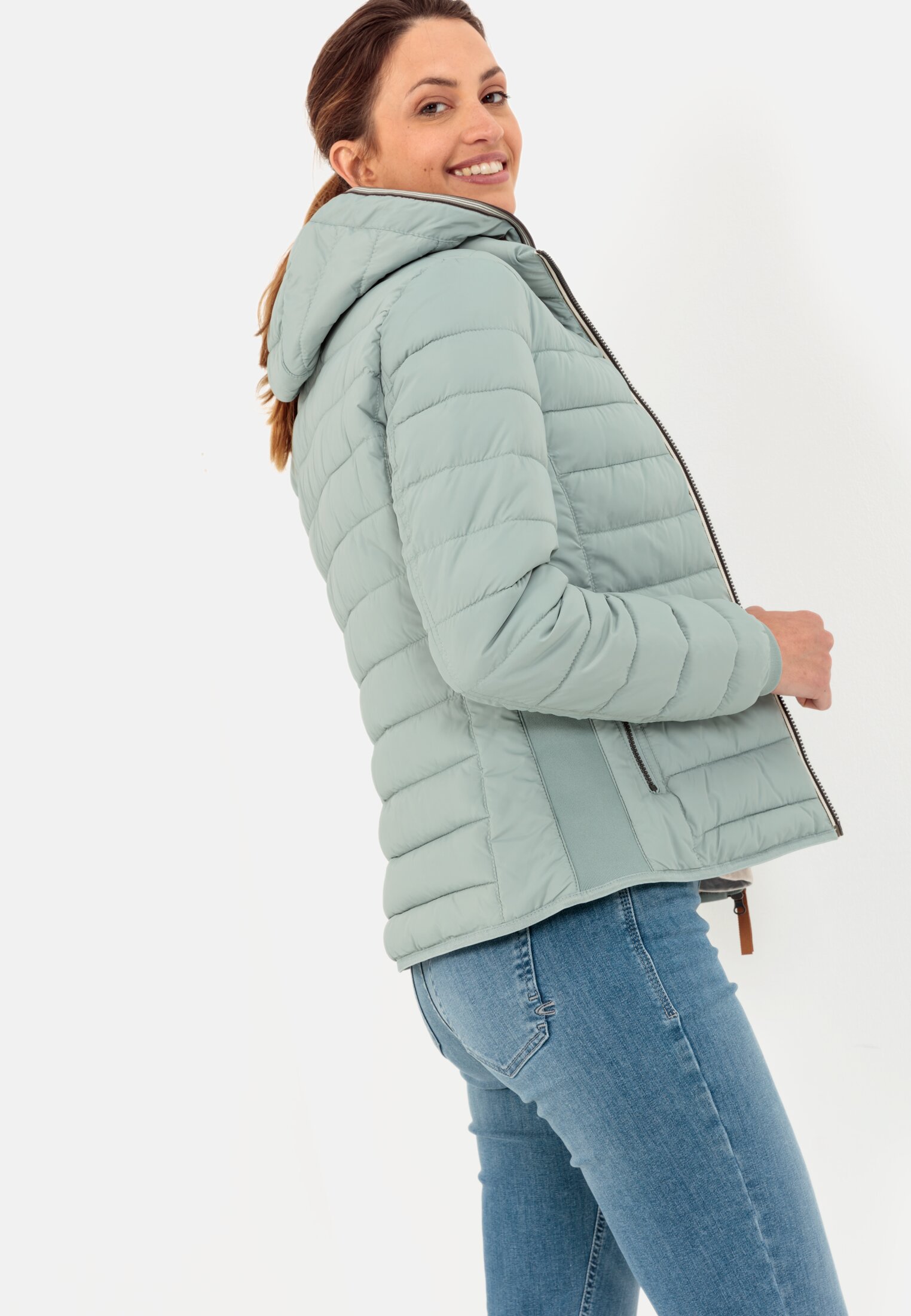 Women Quilted jacket with detachable hood Green Grey worn emotional