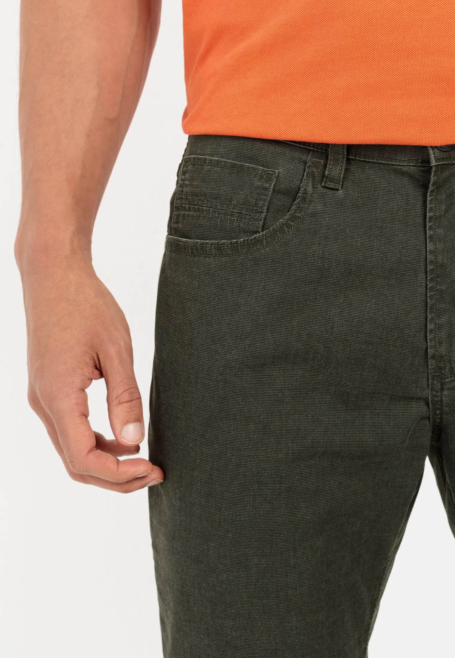 Relaxed Fit für Herren in Dunkelgrün | 42/34 