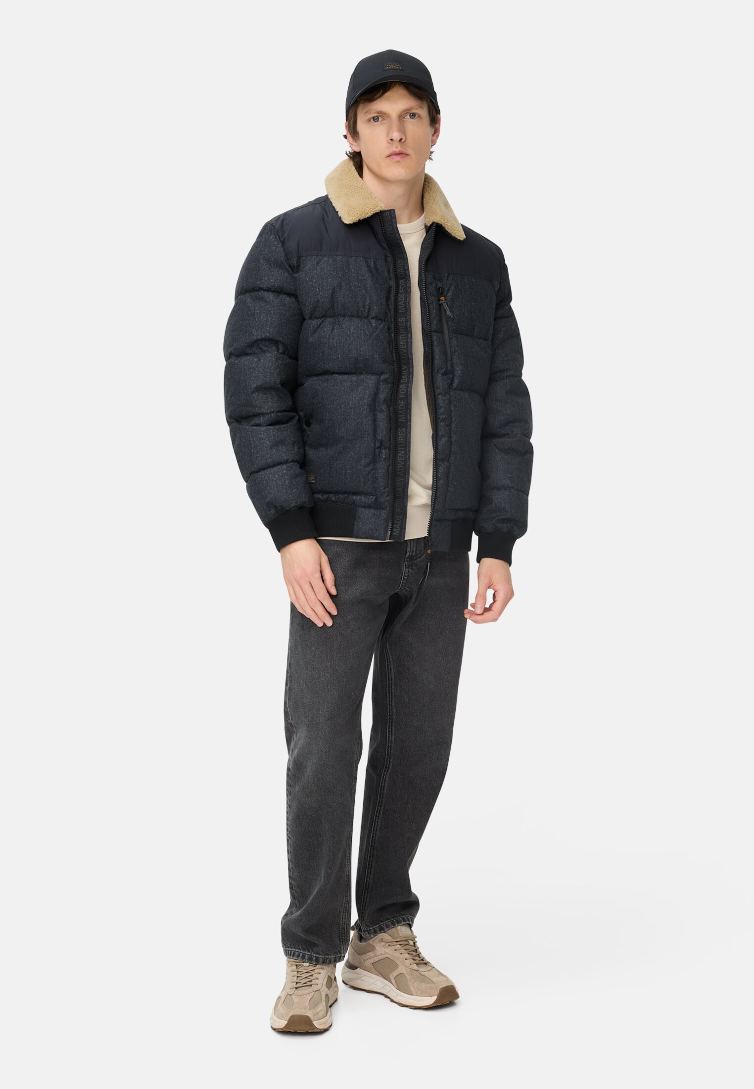 Herren Blouson mit abnehmbarem Kragen Navyblau getragen vorne Ganzkörper