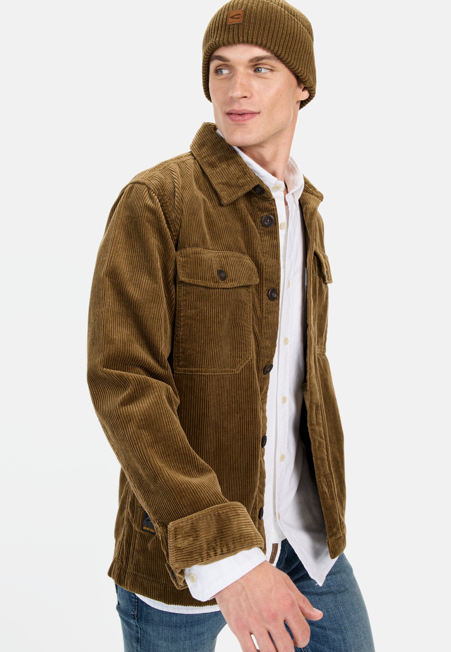 Herren Oxford Hemd aus zertifiziertem Organic Cotton Weiß getragen emotional