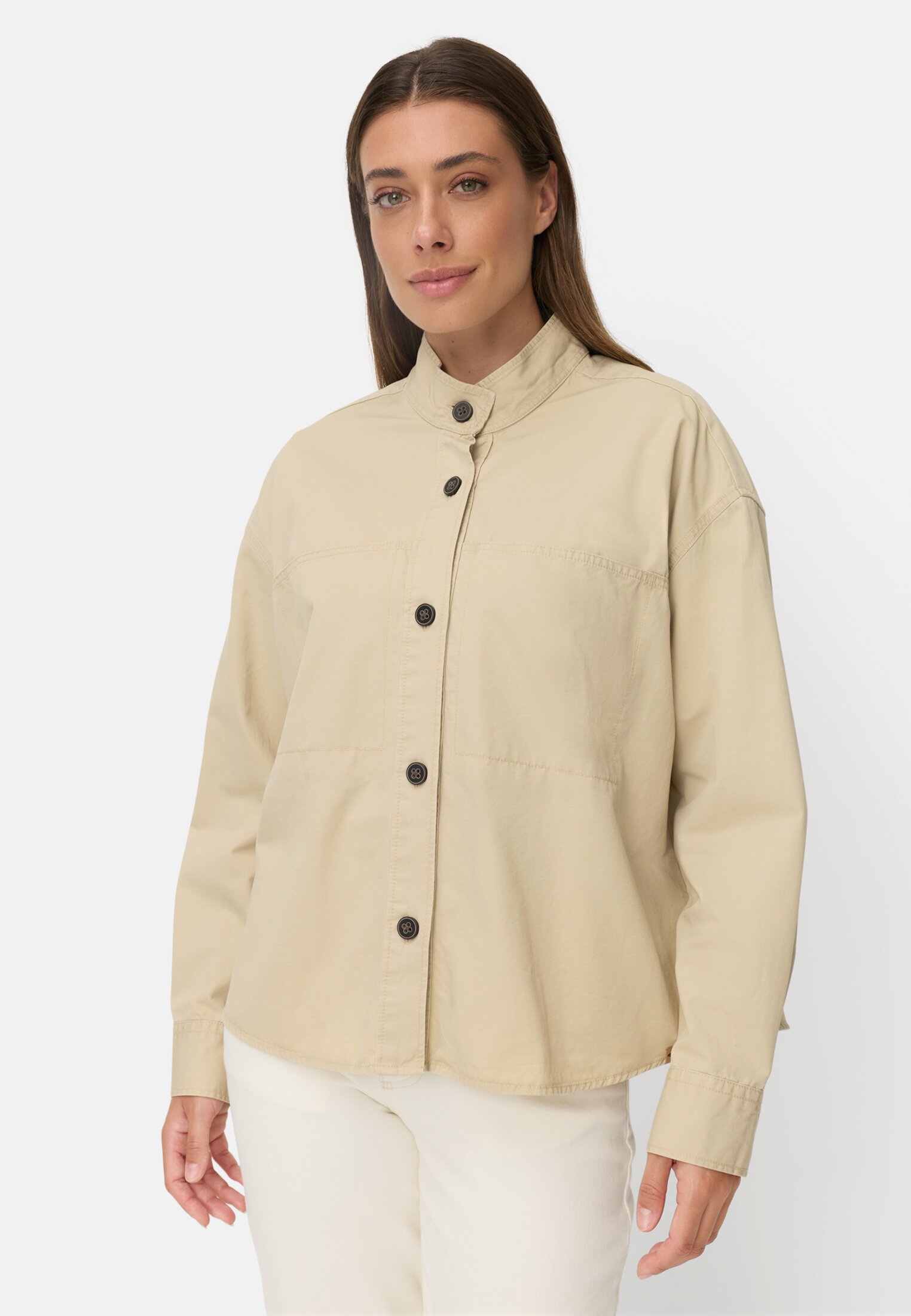 Vrouwen Blouse met lange mouwen en opstaande kraag Zand gedragen voor