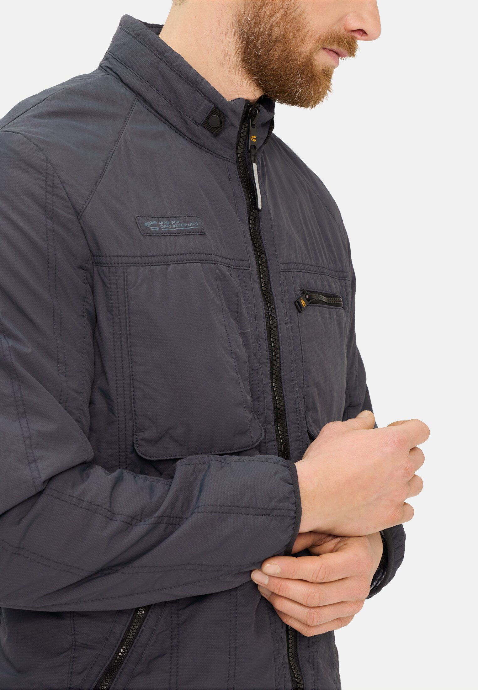 Heren Overgangsjas with stand-up collar Donkerblauw gedragen detail dichtbij  