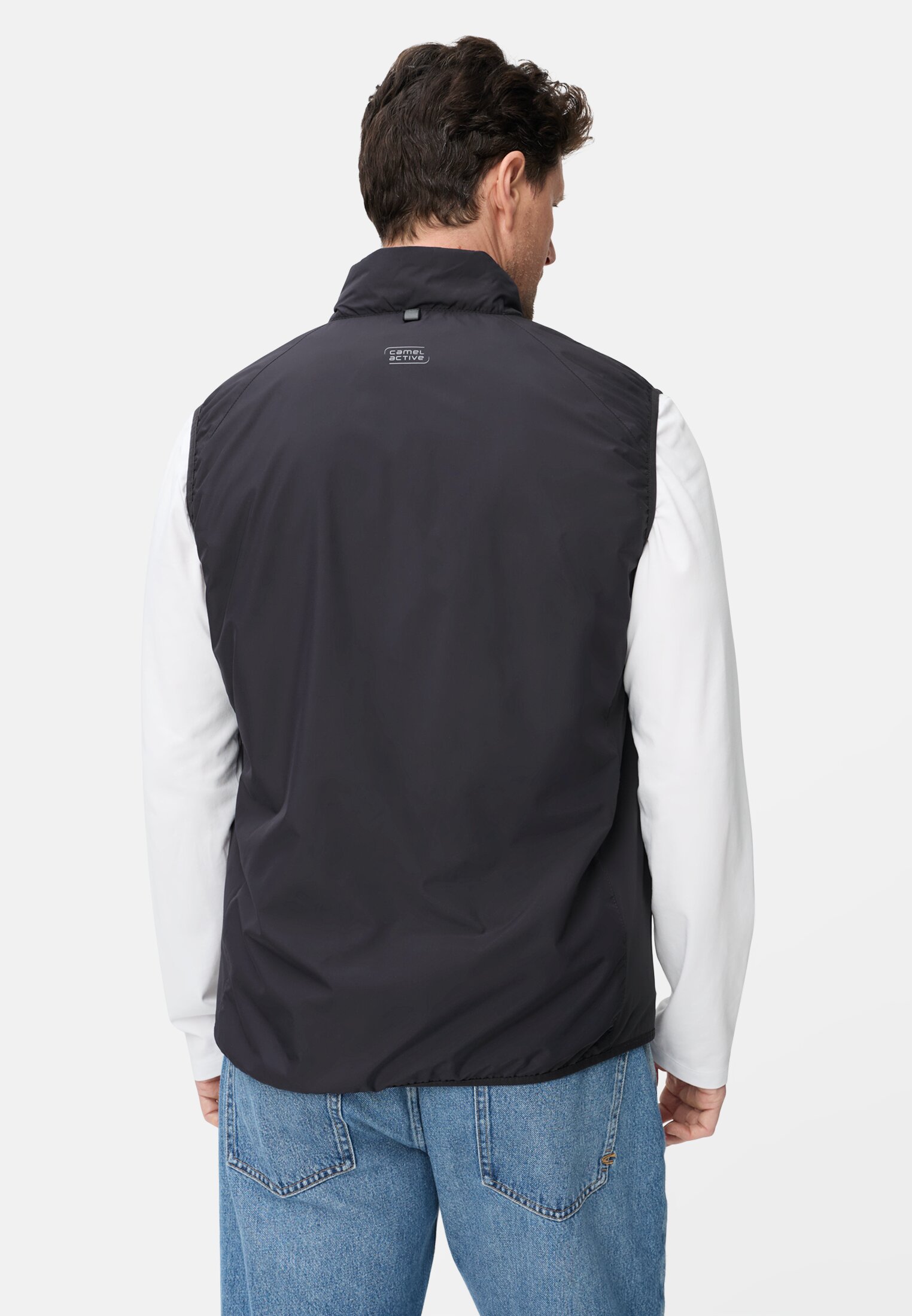 Herren Leichte Weste aus wasserabweisendem Material Dunkelblau getragen hinten