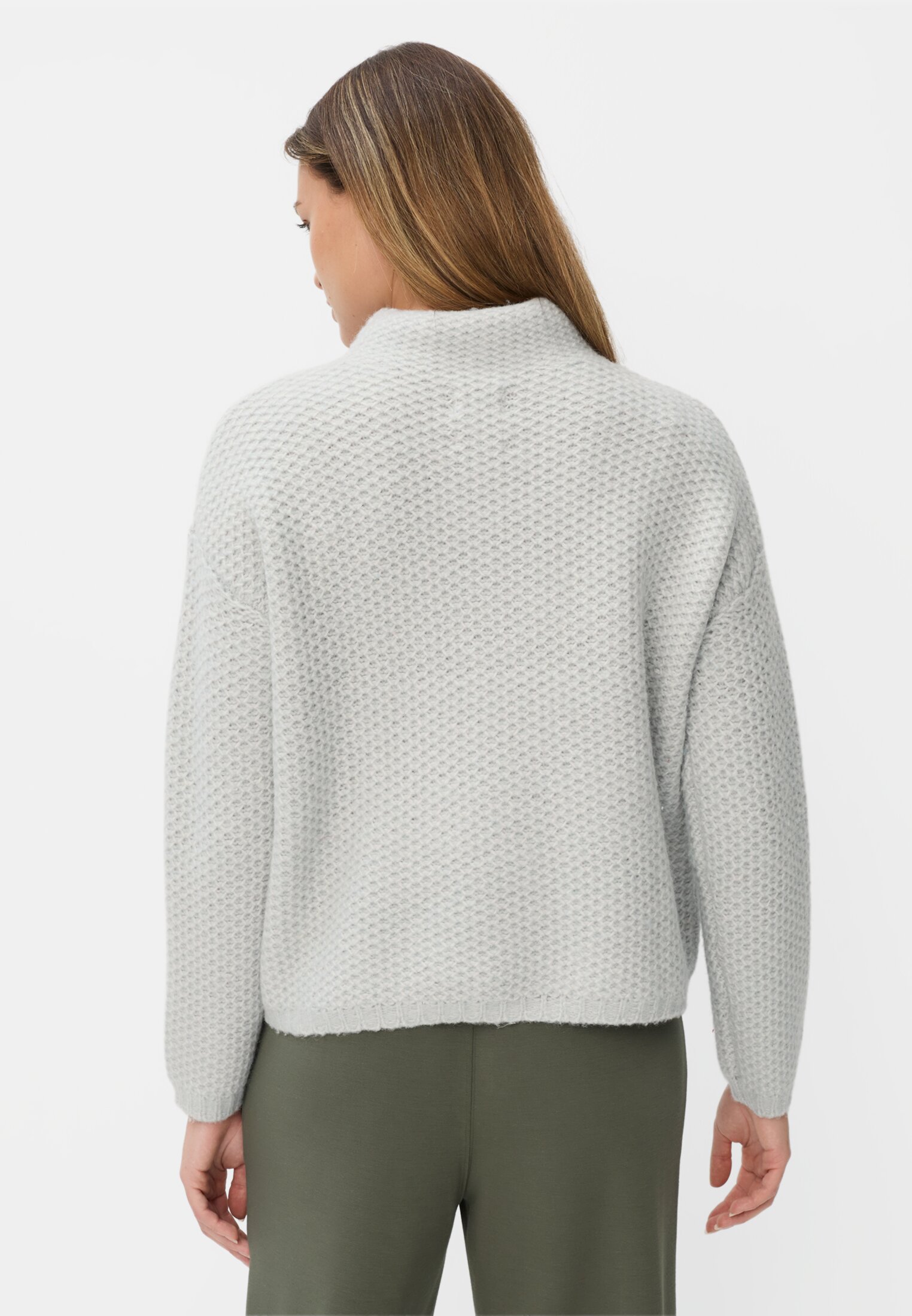 Damen Strickpullover mit überschnittenen Schultern Minze getragen hinten