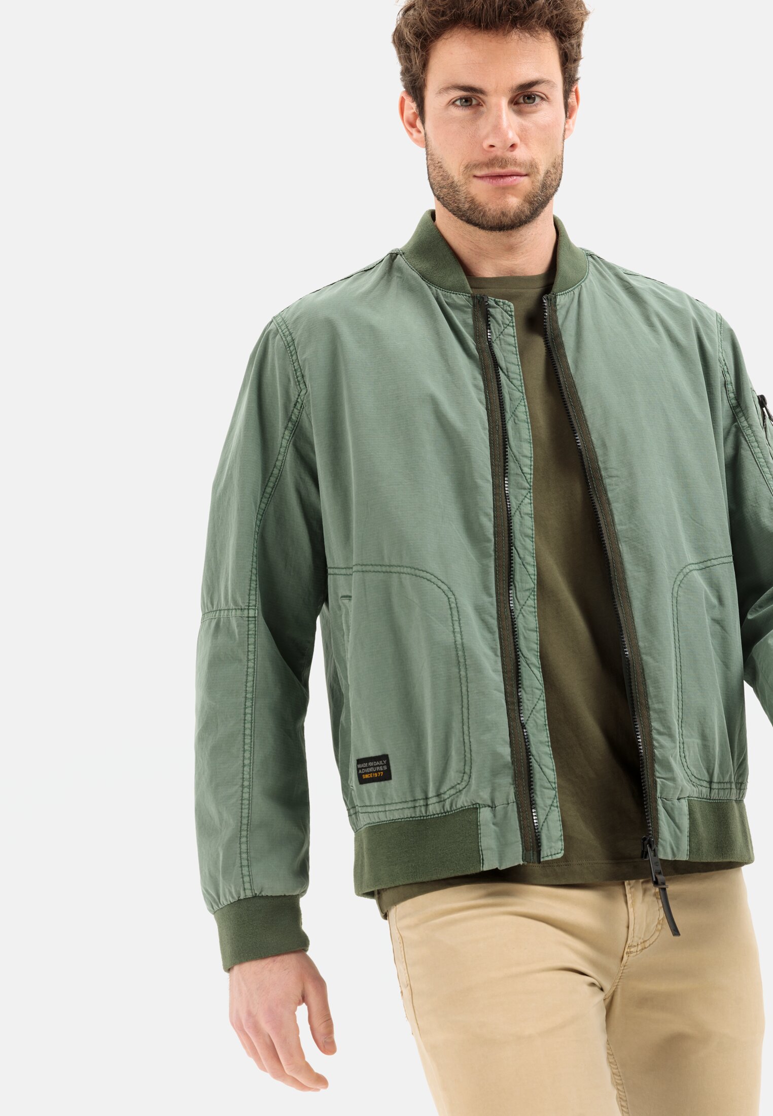 Herren Blouson mit Collegekragen Grün getragen emotional