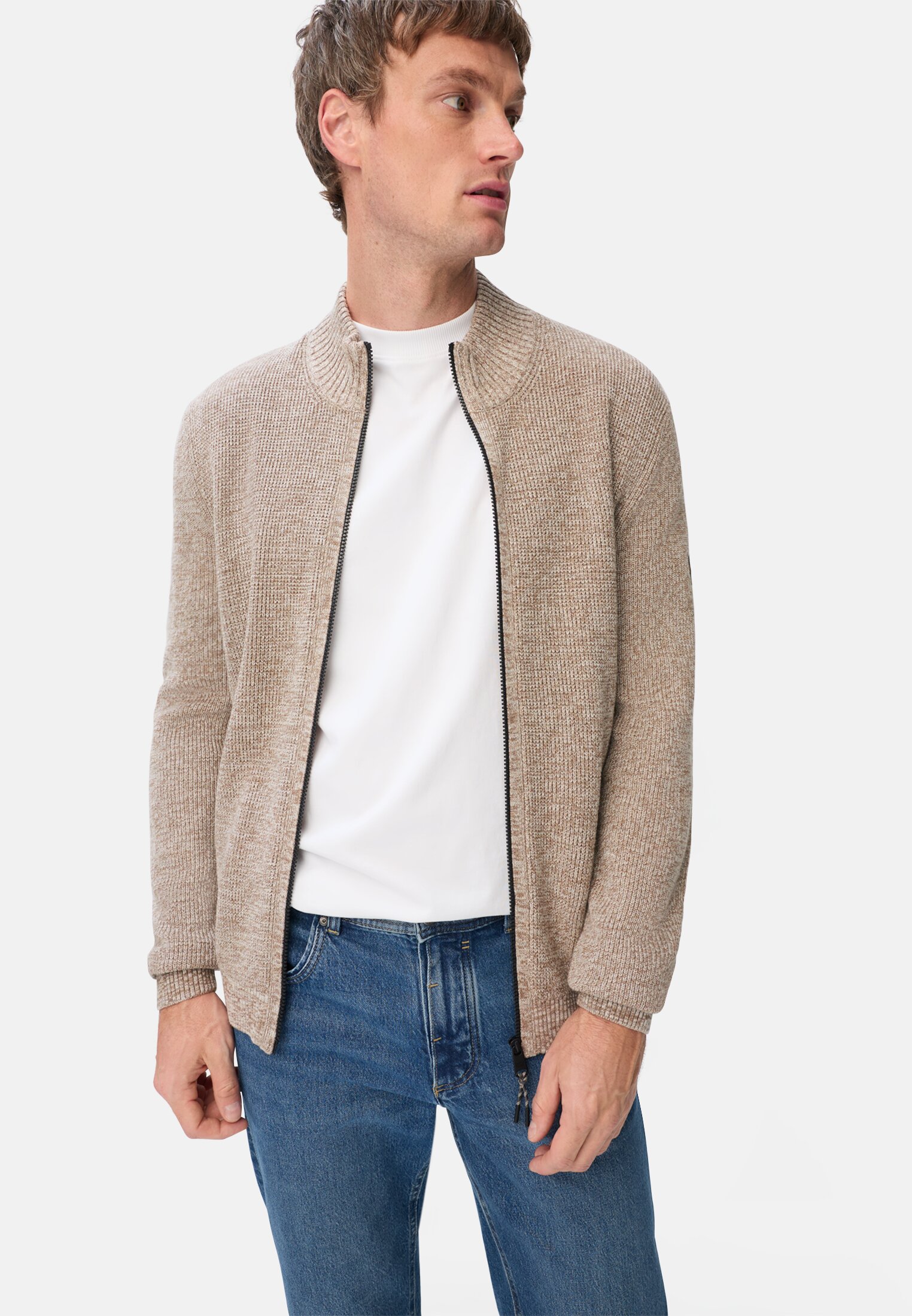 Heren Krachtige gebreide vest van katoenmix Beige gedragen emotional
