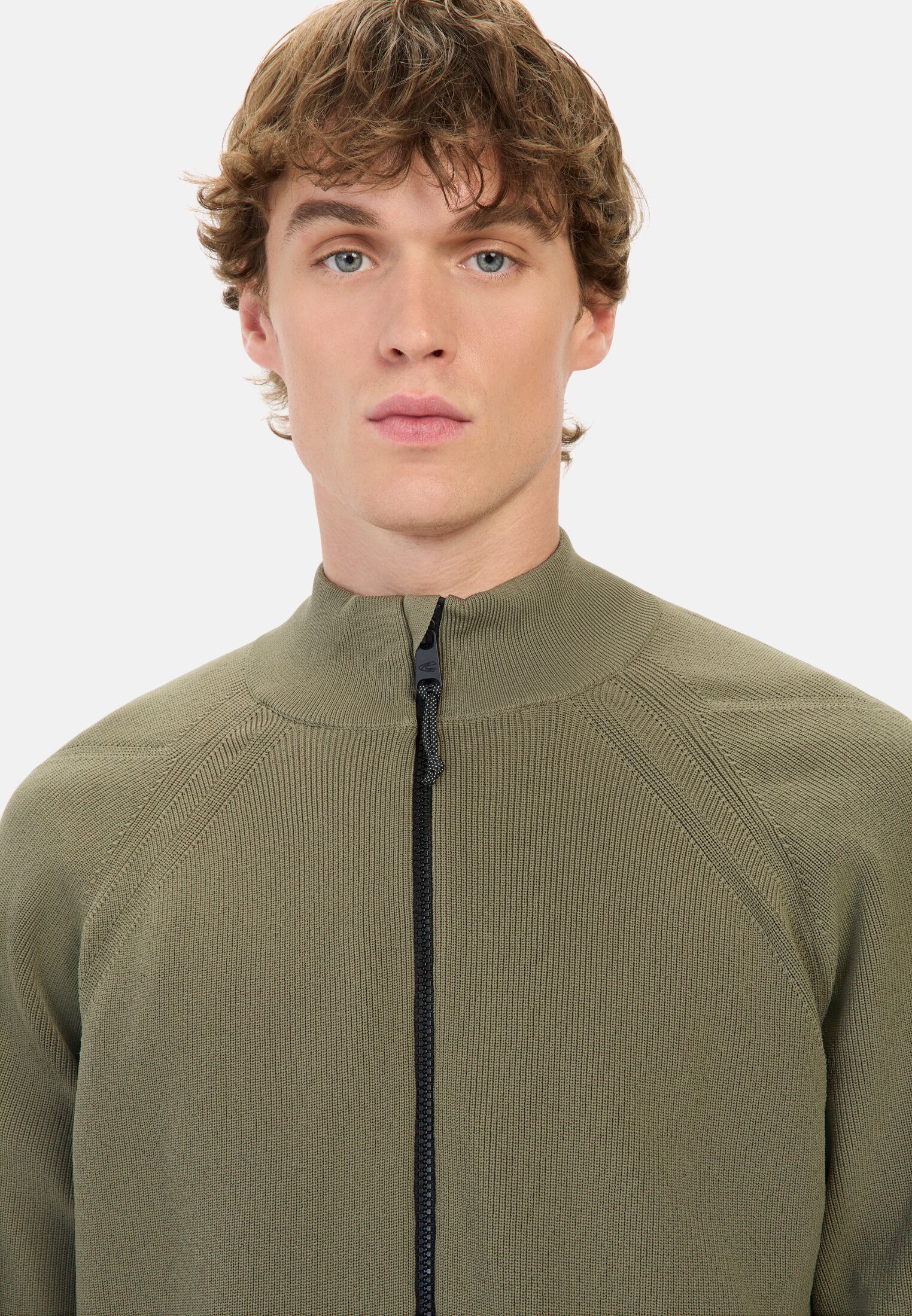 Men Knit jacket made from breathable polyester Dark Green worn detail close