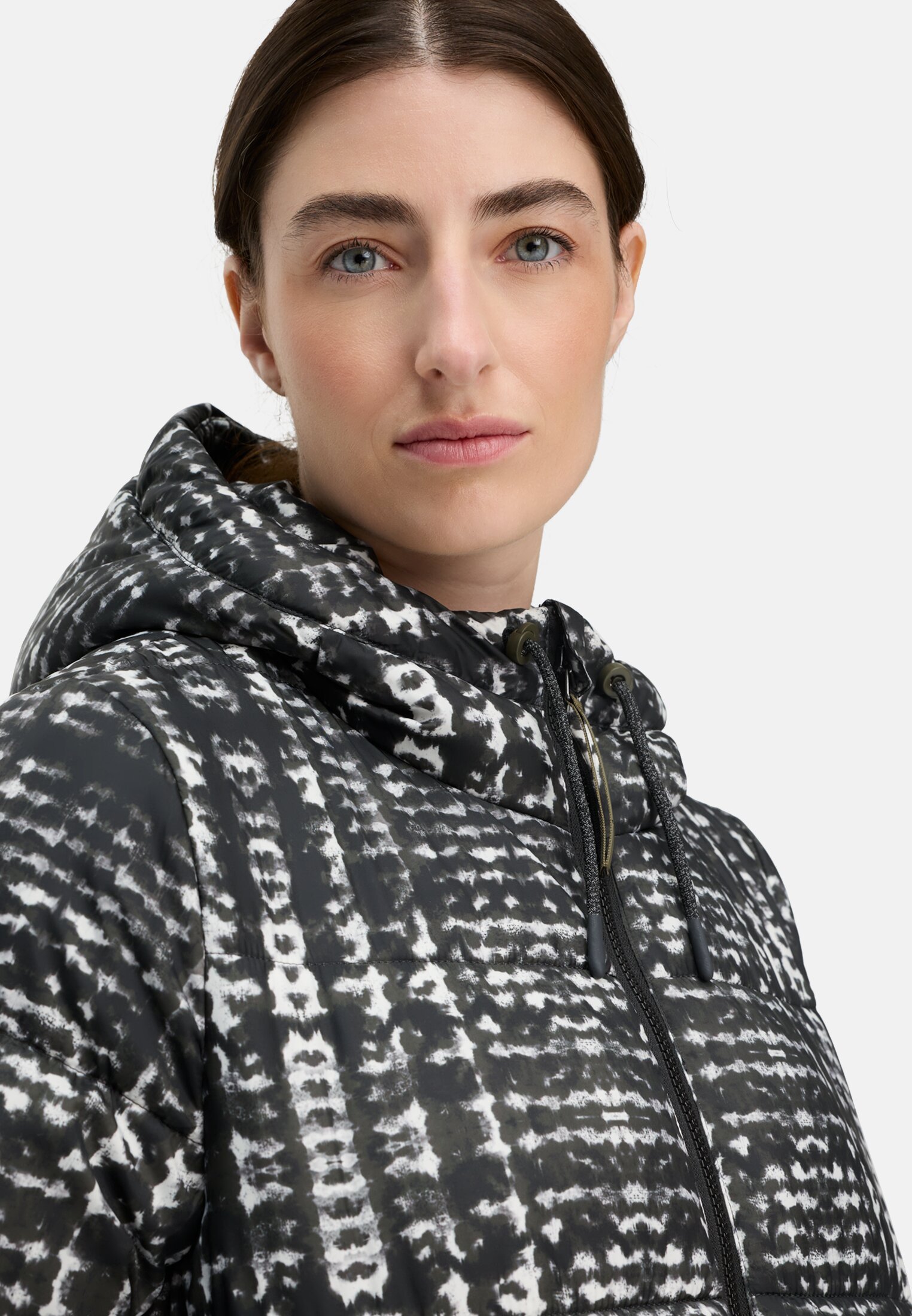 Women Blouson with adjustable hood Skyline worn detail close