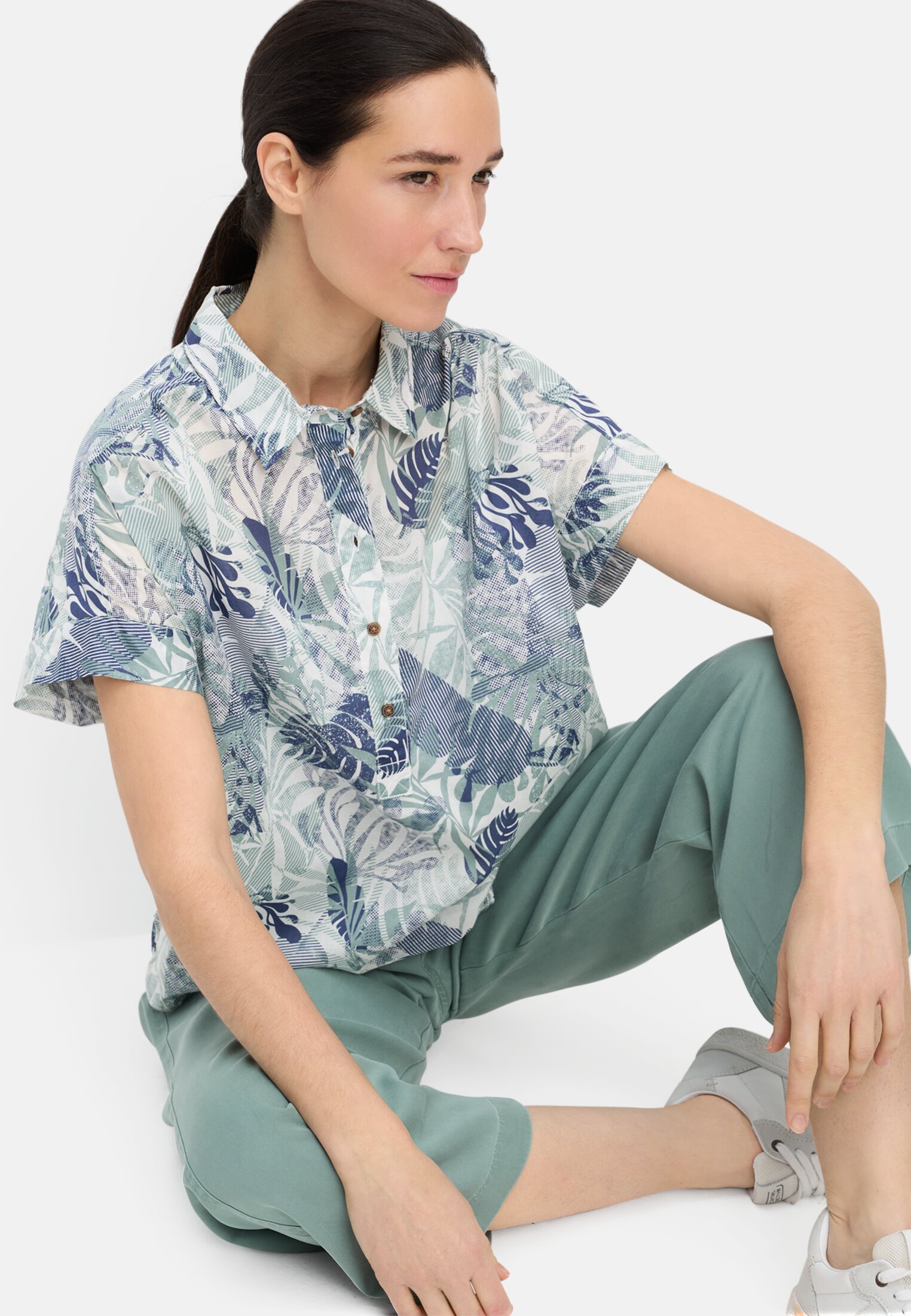 Women Short-sleeve blouse made of pure cotton worn emotional