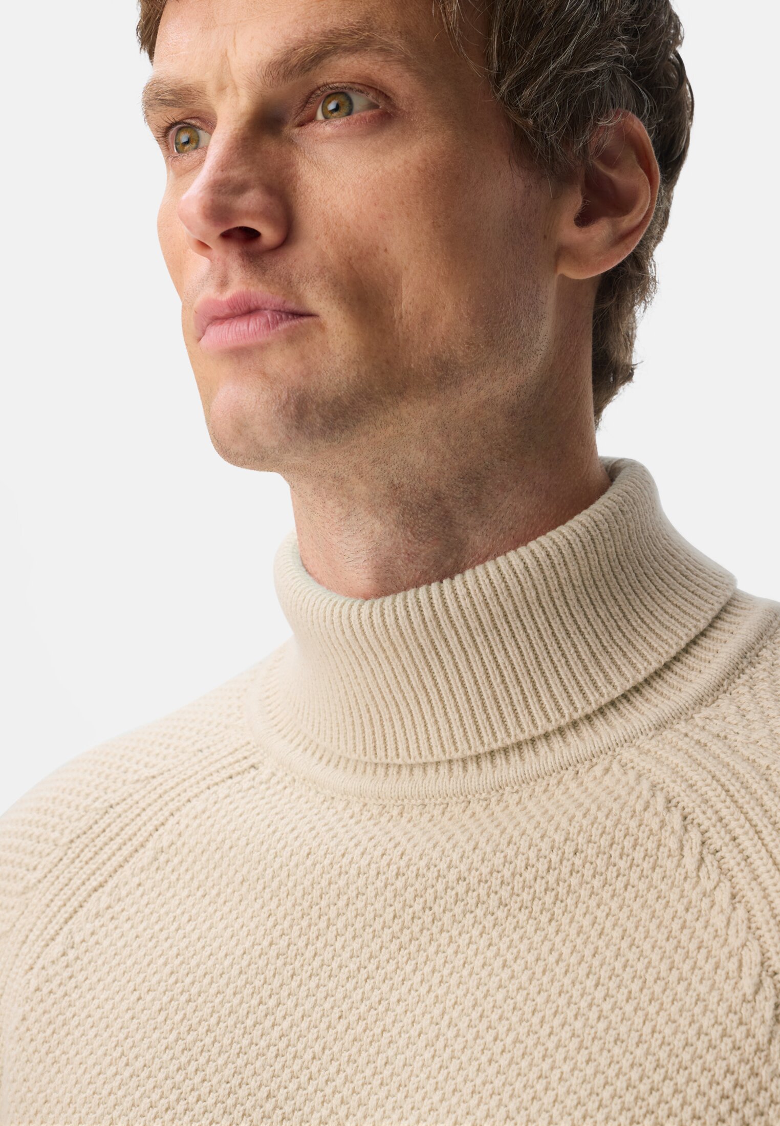 Men Turtleneck sweater with ribbed cuffs Beige worn detail close