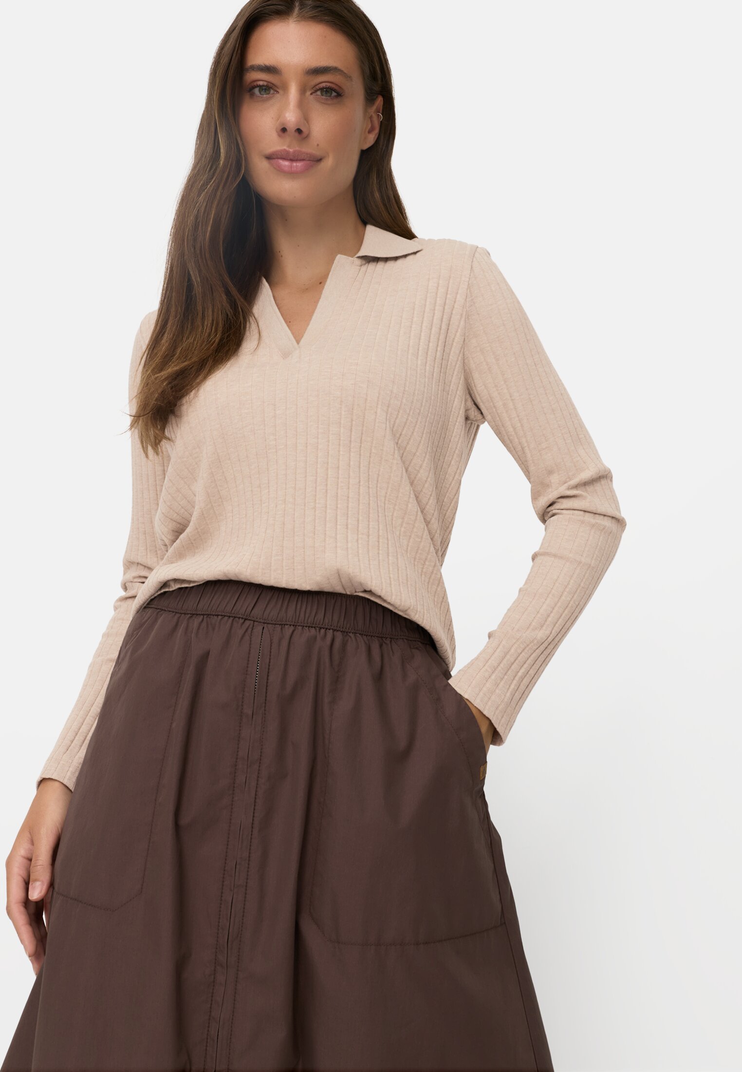 Vrouwen Jerseyshirt met geribbelde kraag Beige gedragen emotional