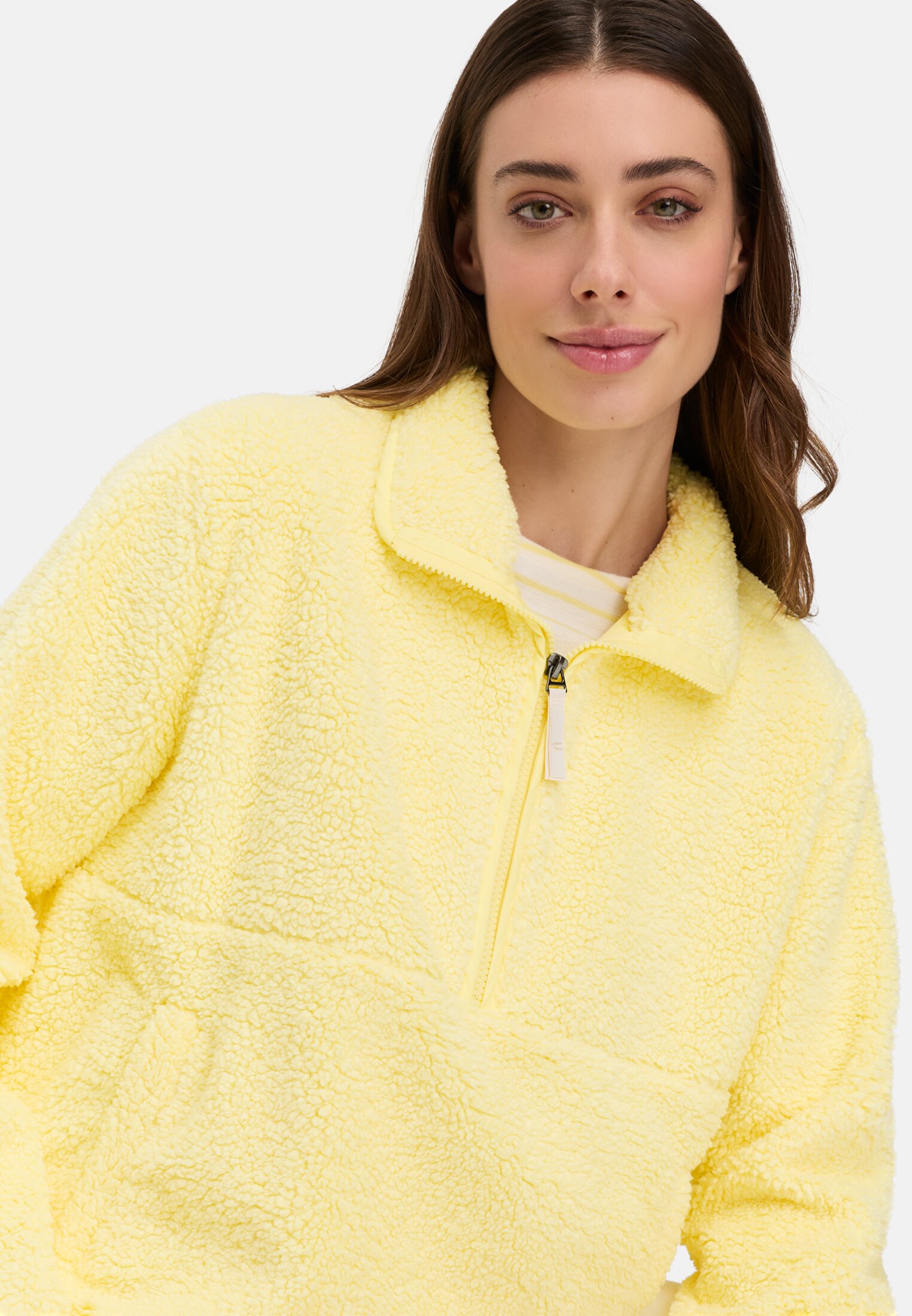 Damen Teddy Troyer Limonengelb getragen emotional