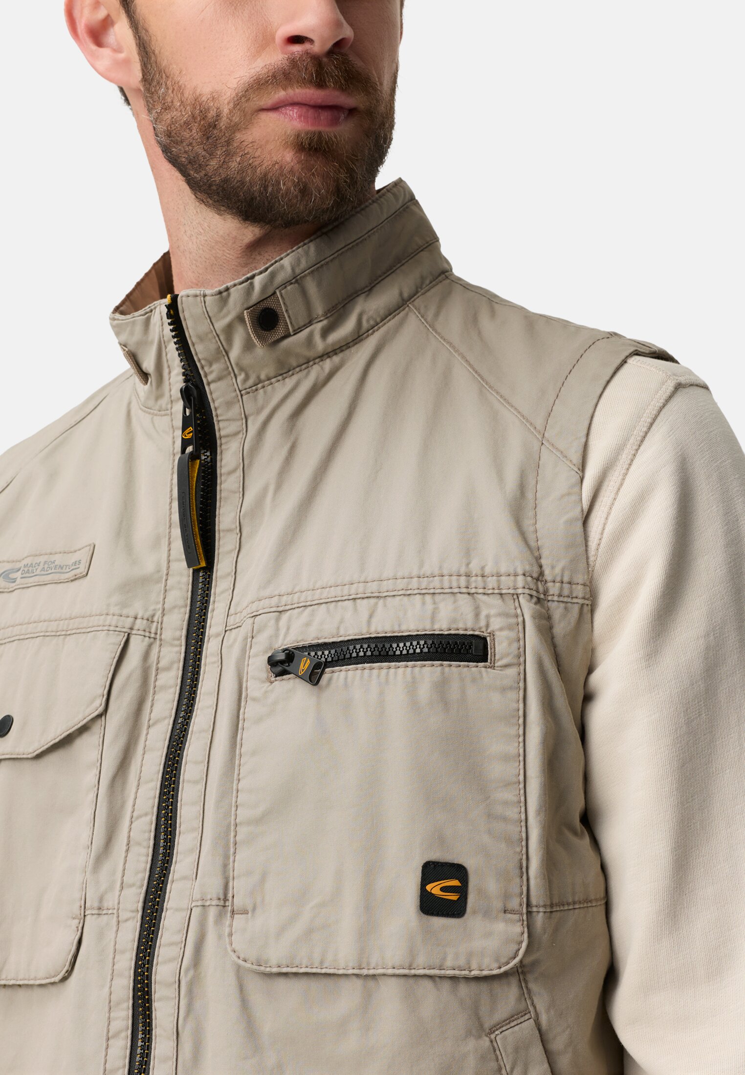 Men Outdoor vest with inner pockets Beige worn detail close