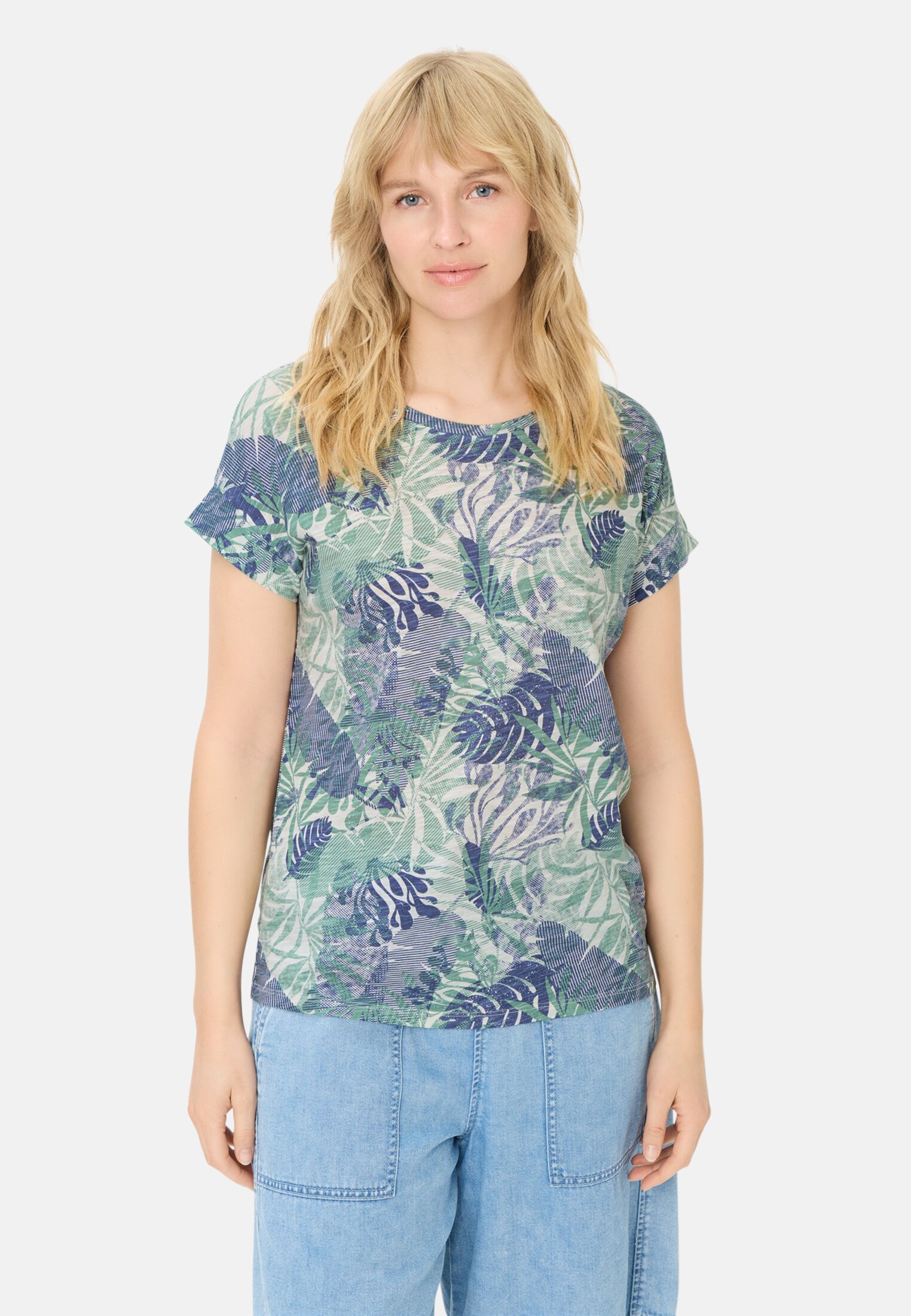 Women T-Shirt with crew neck Jade AOP worn front