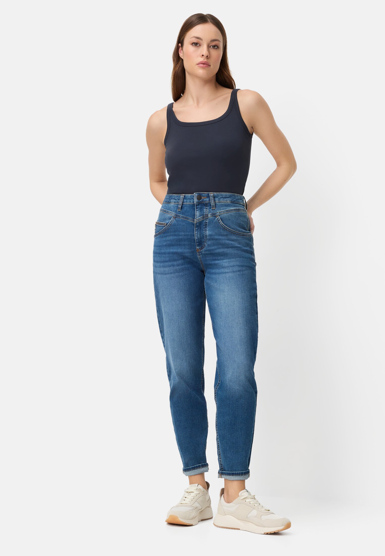 Damen Top aus Bio Baumwolle Nachtblau getragen vorne Ganzkörper