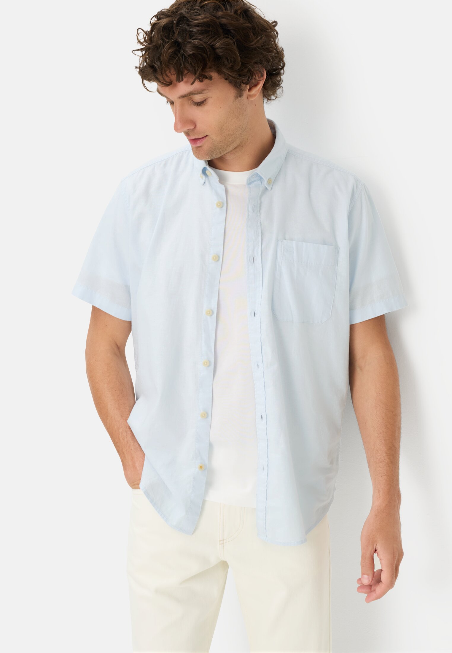 Heren Korte mouwen shirt van linnenmix Hemelsblauw gedragen emotional