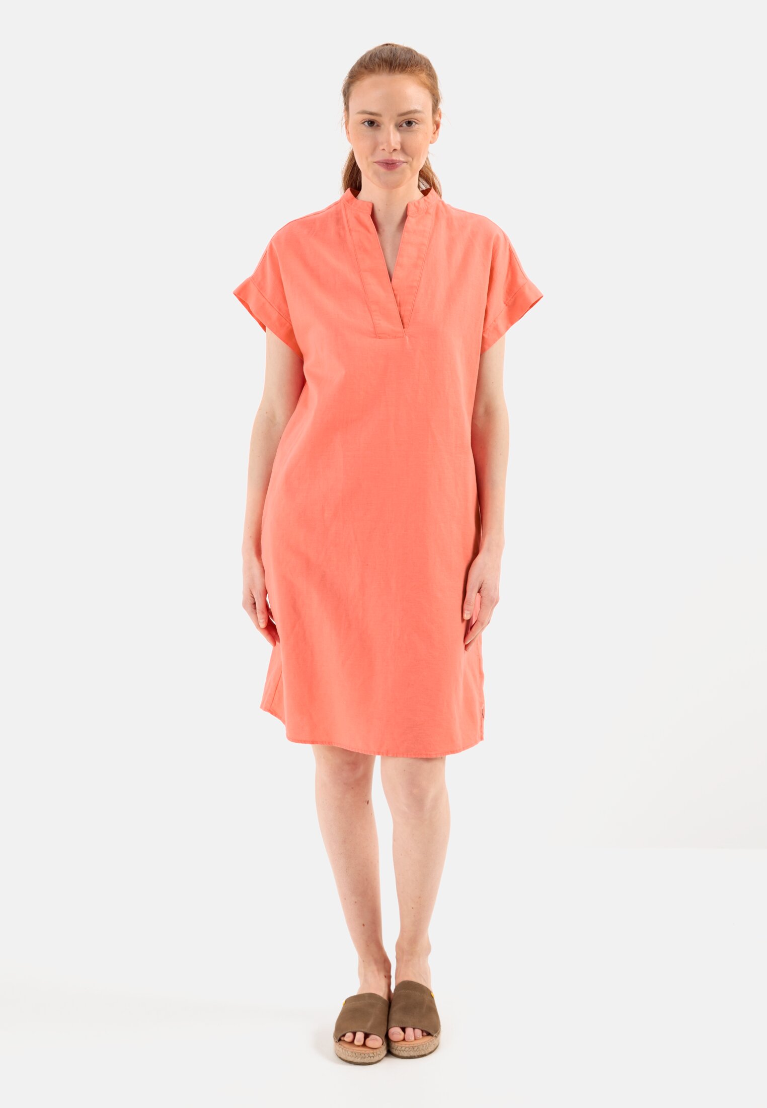 MI_391130-1S76-53_M0-00 Women Slip-on Dress from a linen-cotton mix Coral worn front