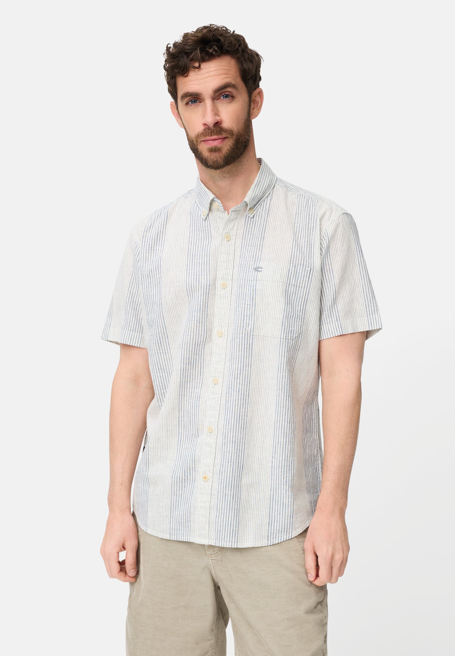Men Short-sleeved shirt made from a linen blend Indigo Blue worn front