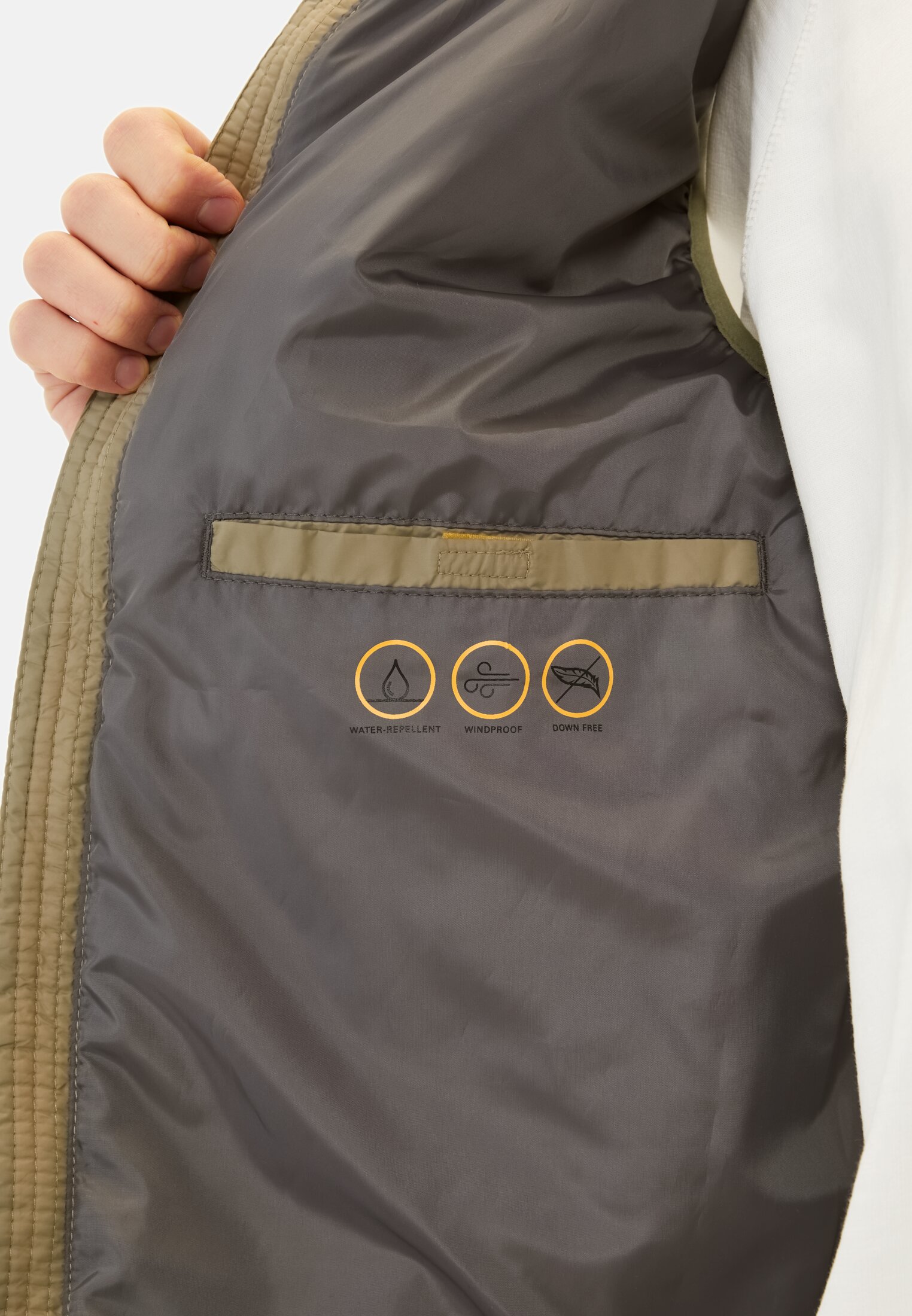 Men Quilted vest with stand-up collar Green worn detail close