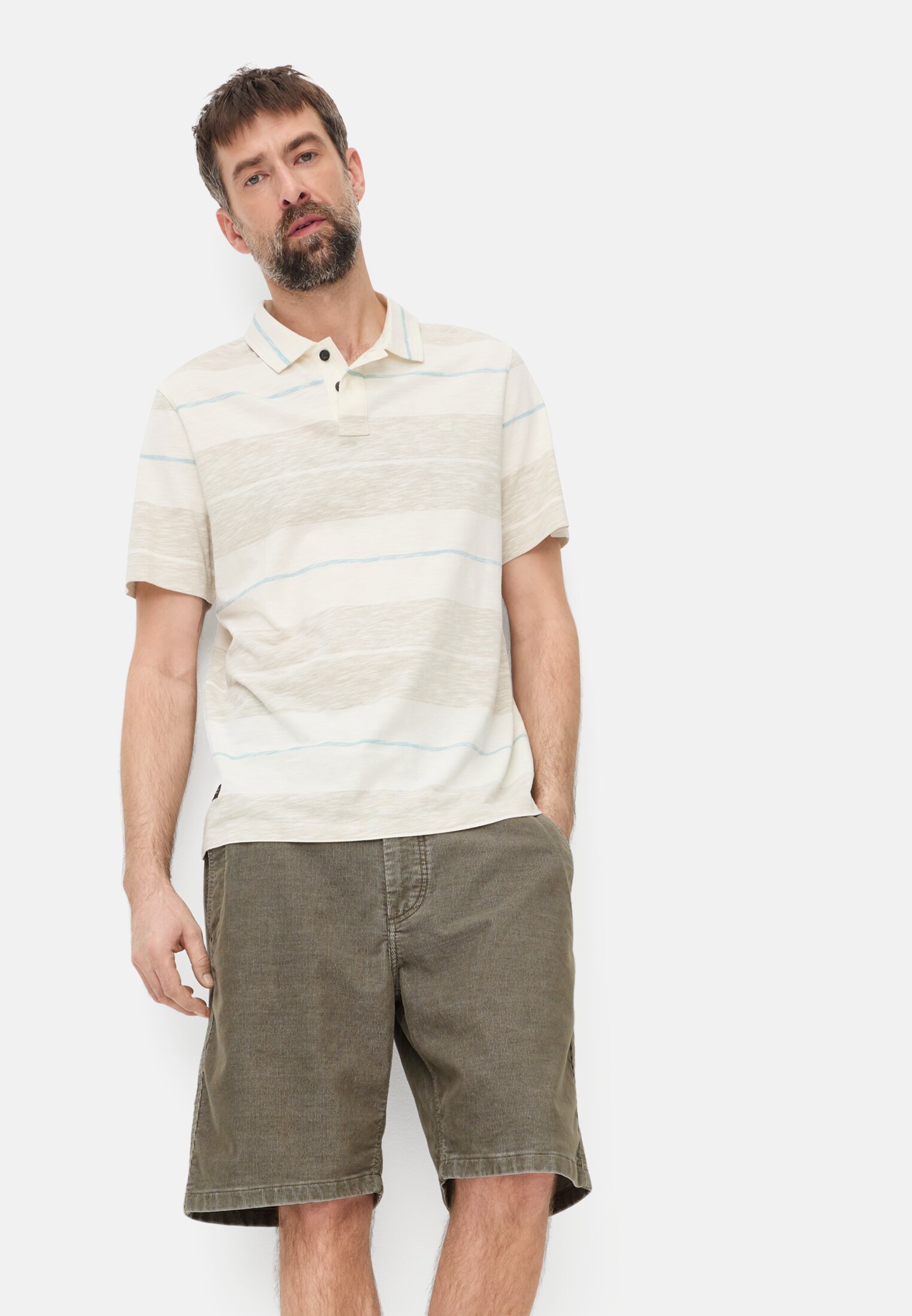 Herren Bermuda Shorts mit Tunnelzug Olivgrün getragen emotional