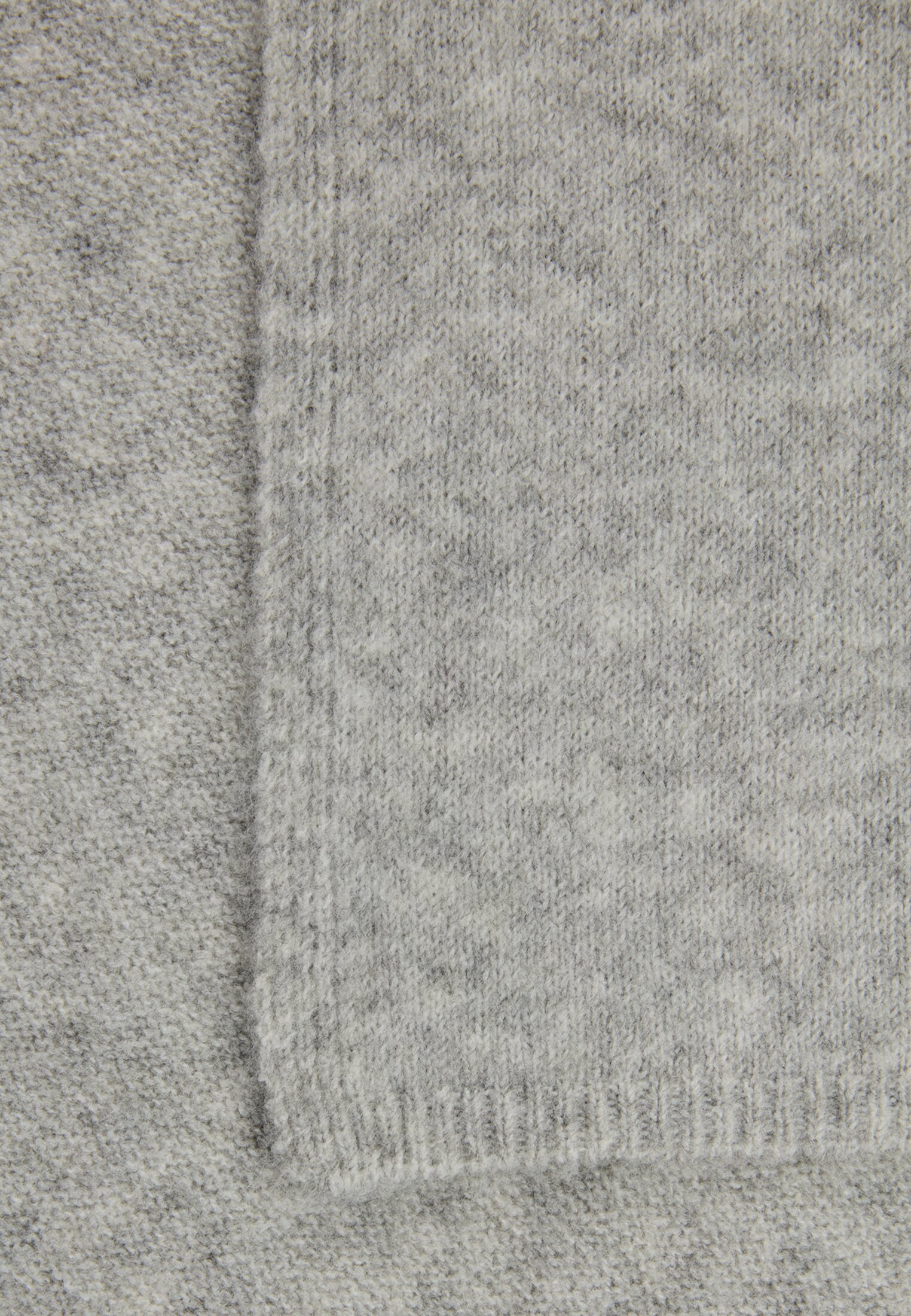 Damen Strickschal aus Polyester-Wollmix Grau vorne nah
