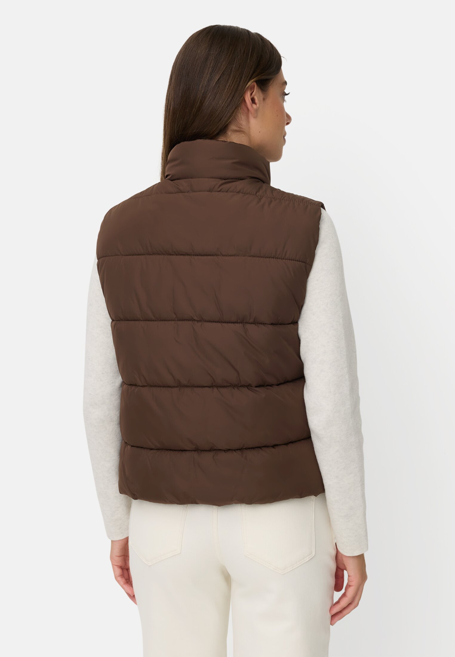 Vrouwen Winddichte bodywarmer met ritszakken Bruin gedragen achter