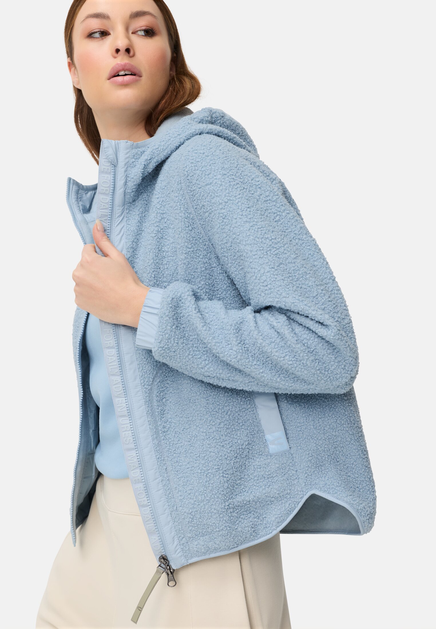 Damen Polar-Fleecejacke mit fester Kapuze Hellblau getragen emotional