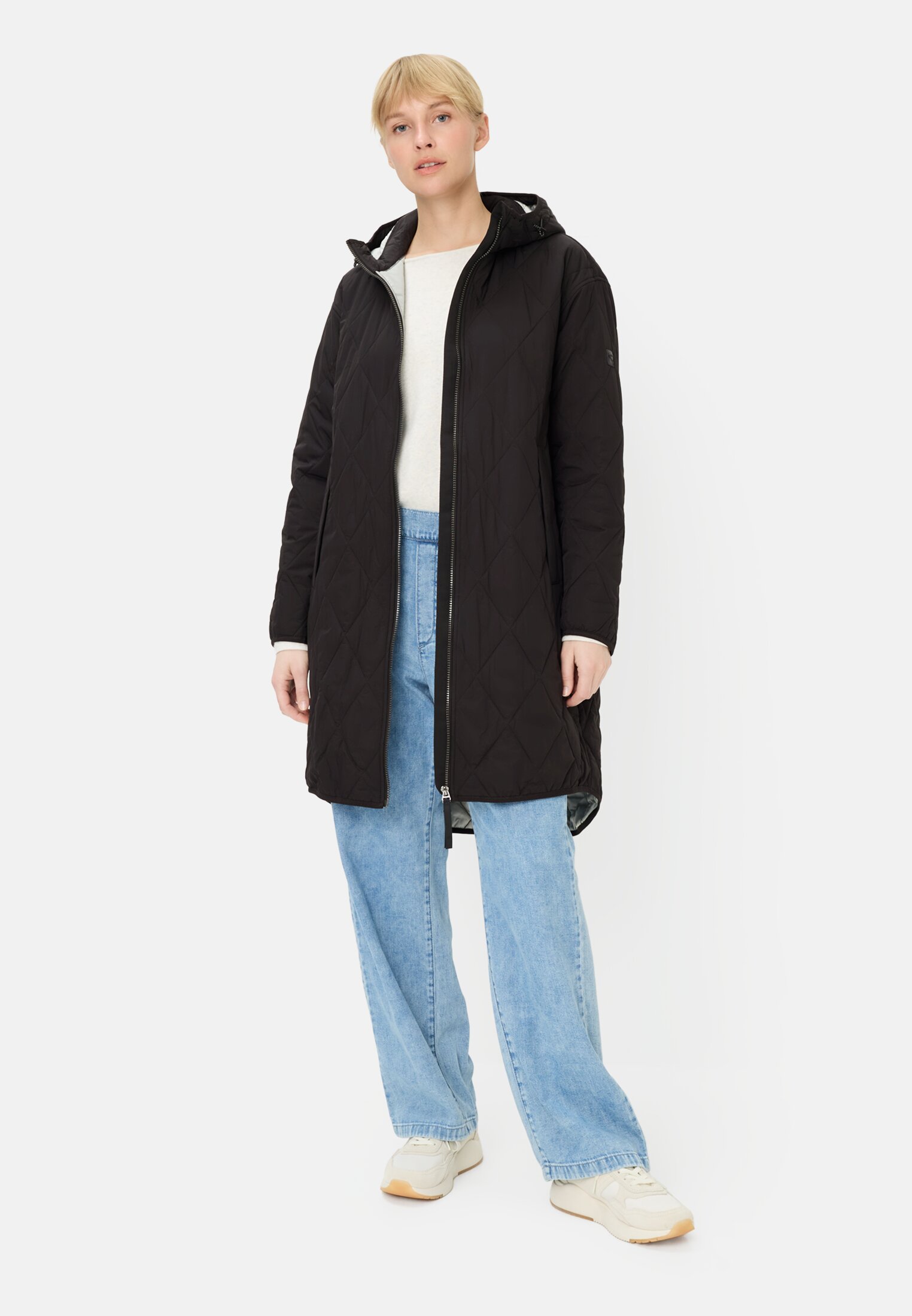 Damen Mantel mit Taschen Schwarz getragen vorne Ganzkörper