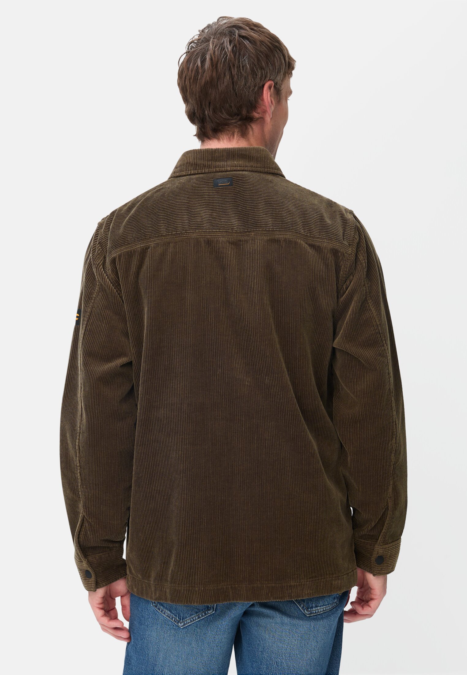Herren Cord Overshirt aus 100% Baumwolle Olivbraun getragen hinten