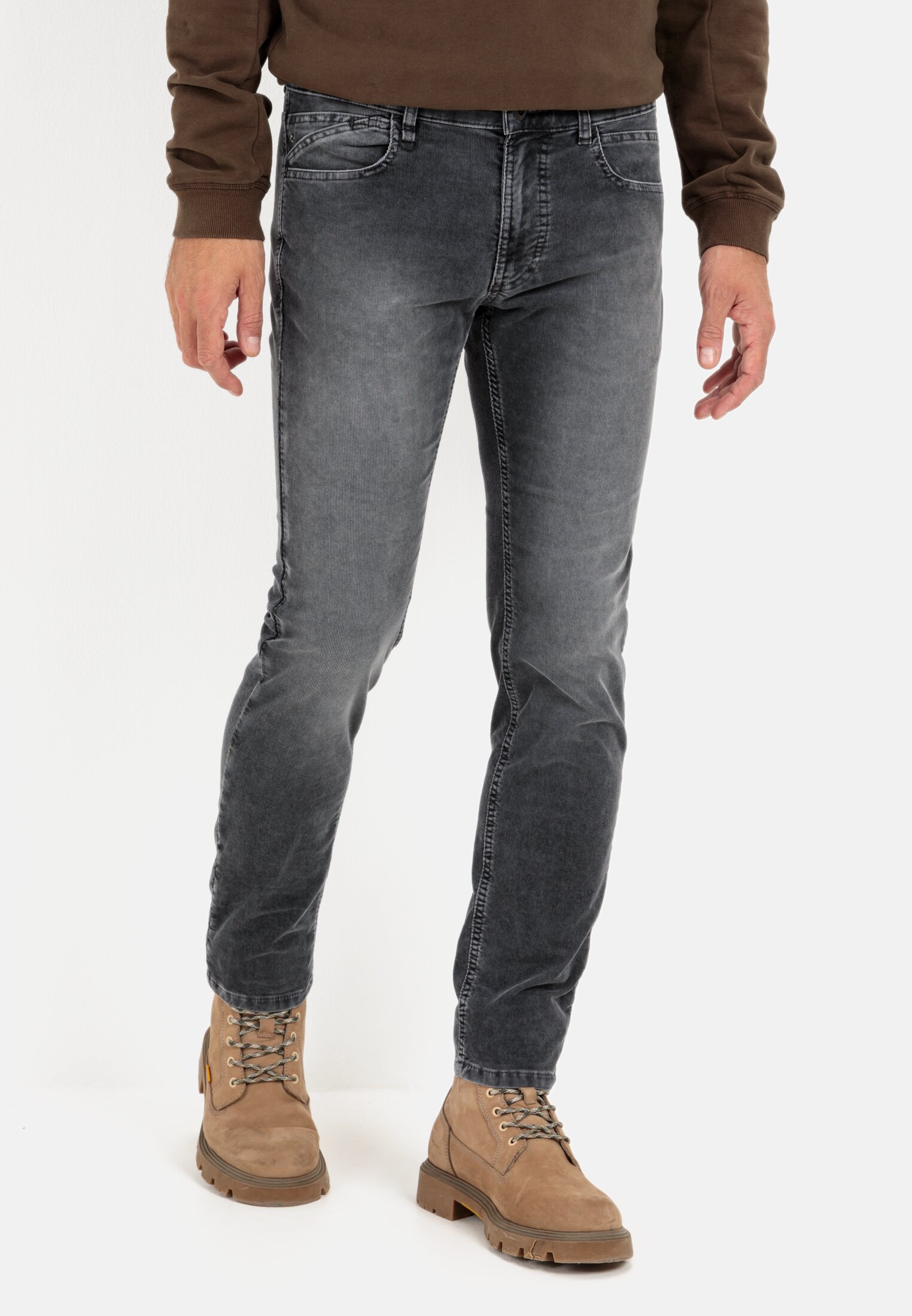 Herren Slim Fit 5-Pocket Cordhose Dunkelgrau getragen vorn