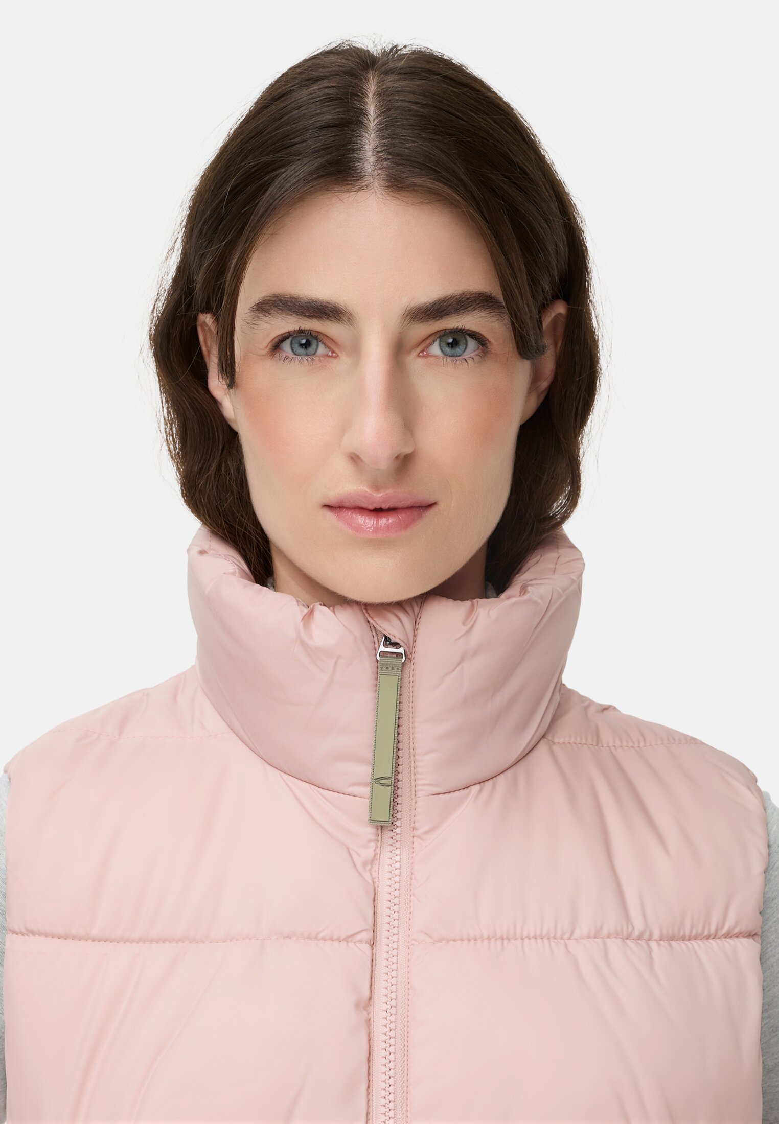 Women Quilted vest with 2-way zipper Roze worn detail close
